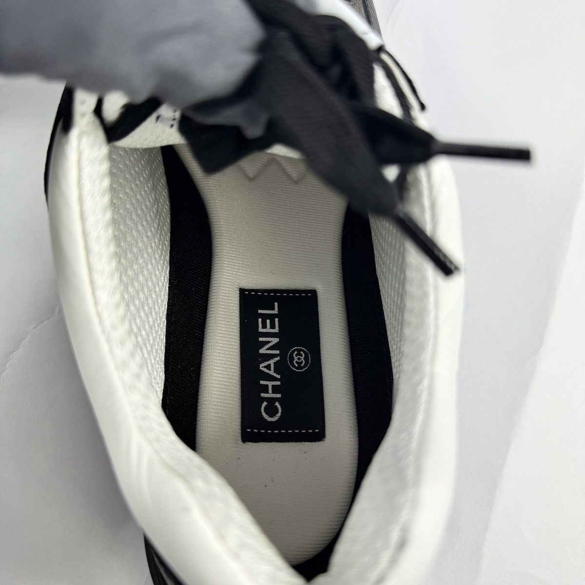 Chanel CLASSIC LOW TOP LOGO SNEAKERS Size US 10 / EU 43 - 8 Thumbnail