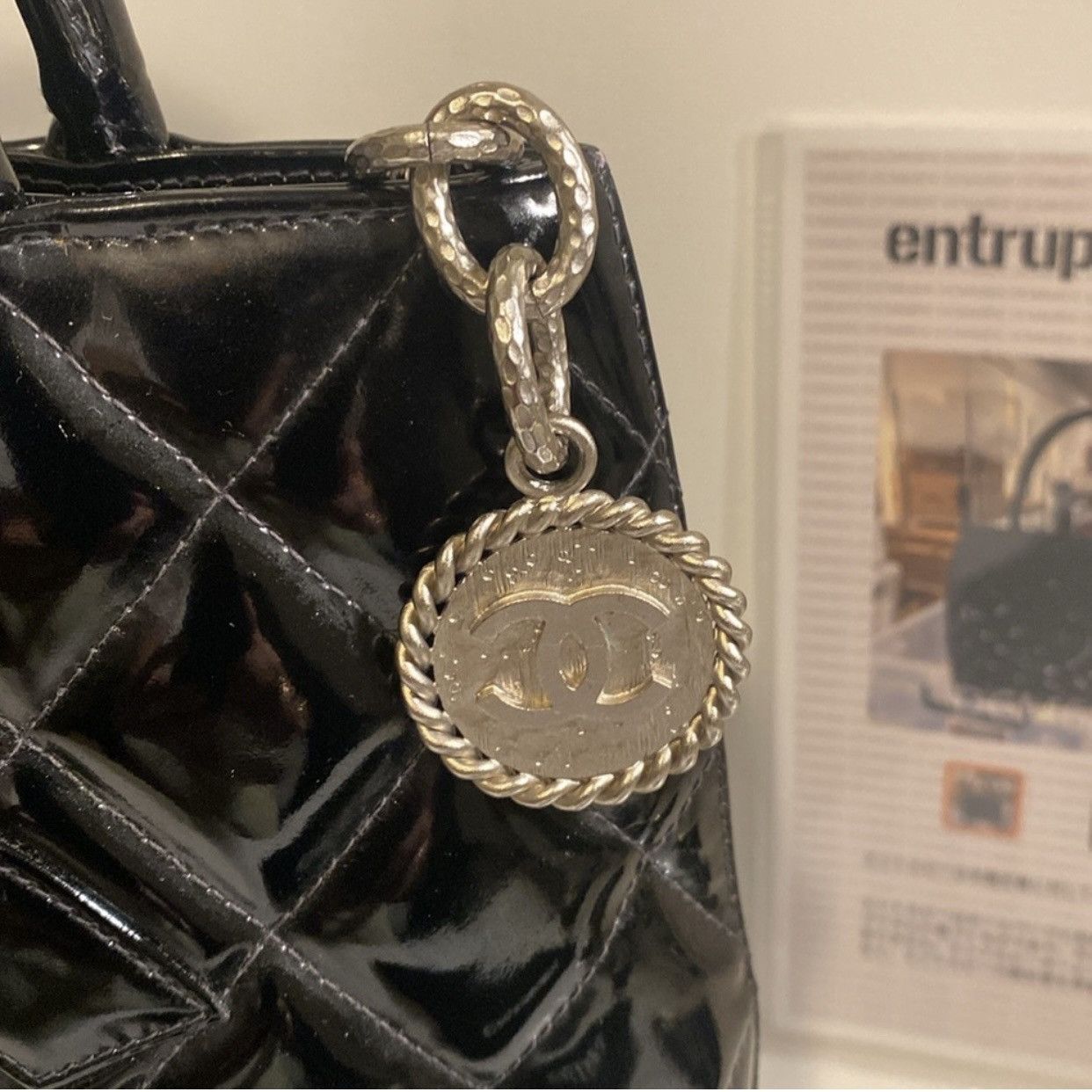 Chanel Chanel Medallion Black Patent Leather Tote Bag Size ONE SIZE - 4 Thumbnail