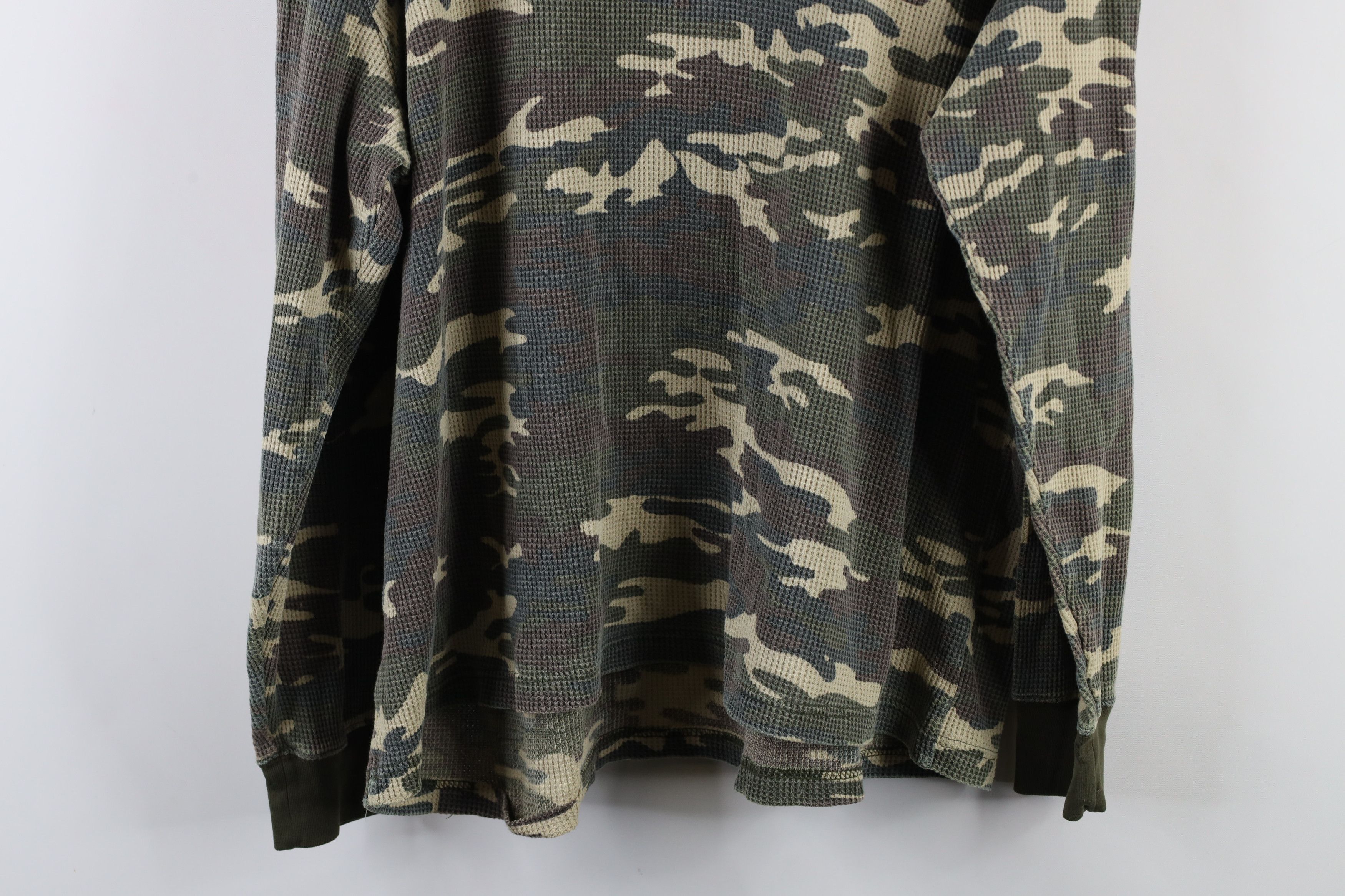 Vintage Vintage 90s Streetwear Camouflage Waffle Knit T-Shirt Size US L / EU 52-54 / 3 - 12 Thumbnail