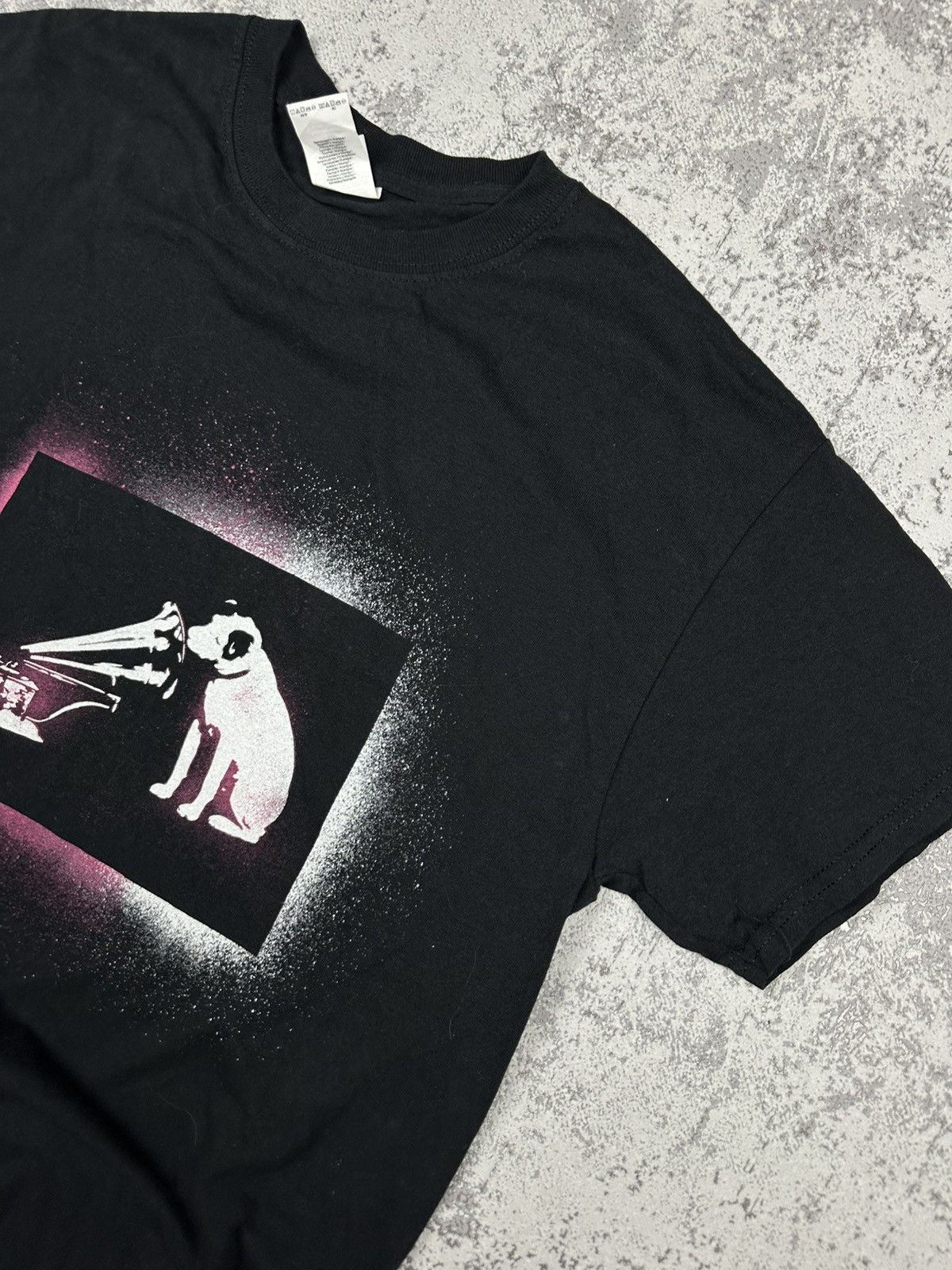Gildan Banksy Spray Art Tee Dog Gramophone Size US M / EU 48-50 / 2 - 5 Thumbnail
