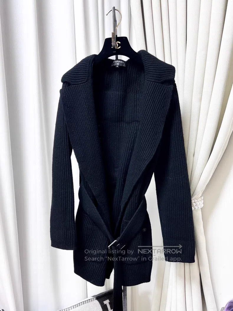 Chanel Chanel Letter embroidery long-sleeved cashmere cardigan co Size XS / US 0-2 / IT 36-38 - 1 Thumbnail