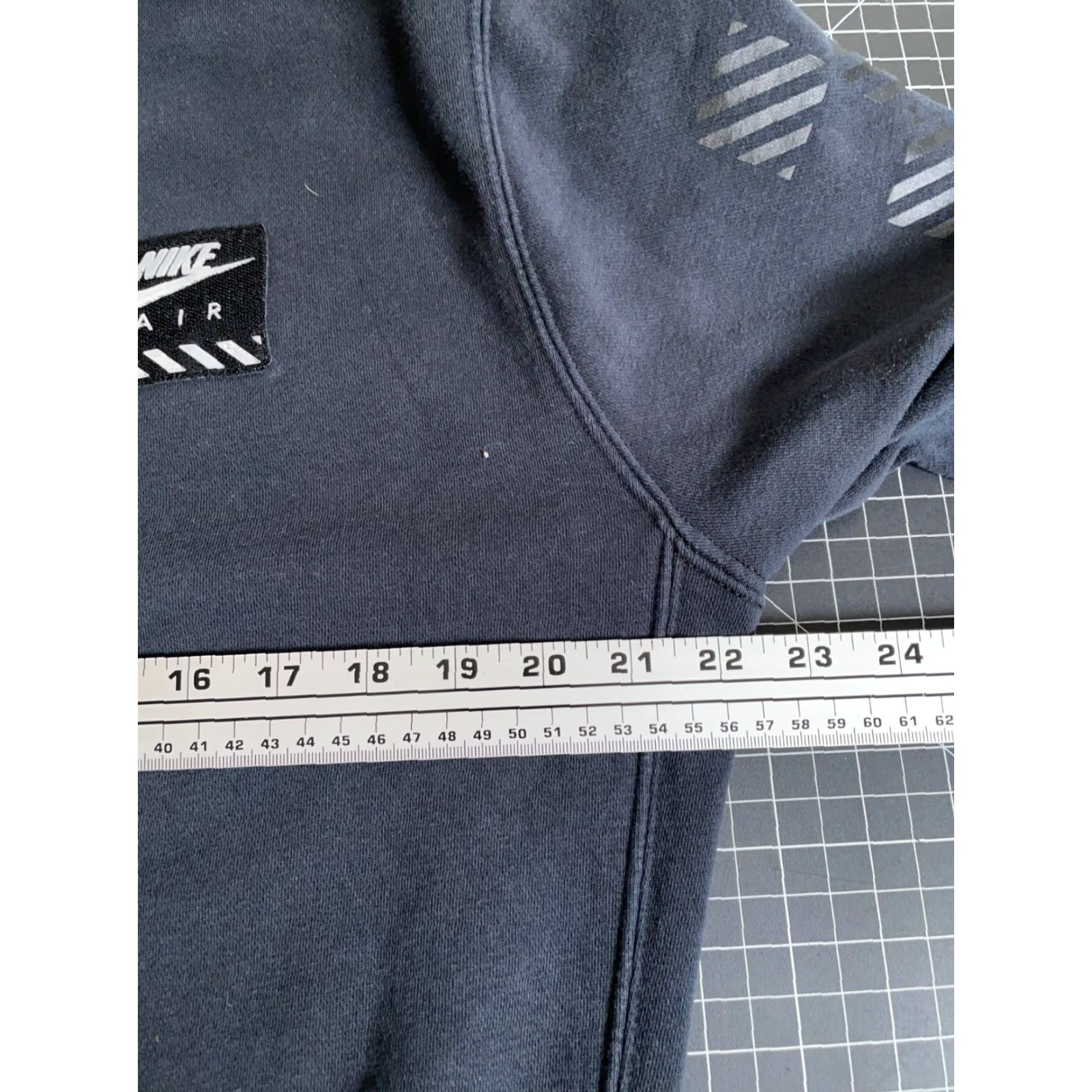 Jordan Brand Nike Air Crewneck Sweatshirt Adult Medium Black Check Sleeve Pattern BV7772 Size US M / EU 48-50 / 2 - 5 Thumbnail