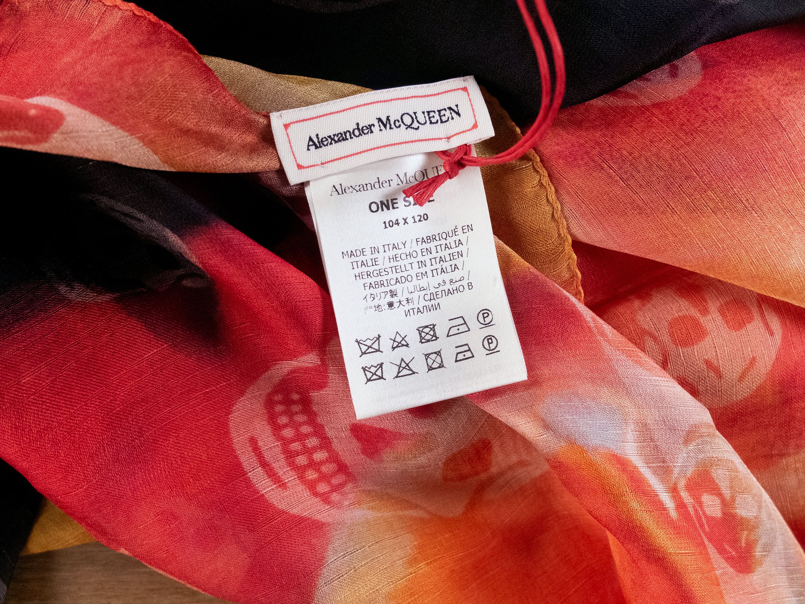 Alexander McQueen ALEXANDER MCQUEEN red & black skull motif stole scarf NWT q Size ONE SIZE - 6 Thumbnail