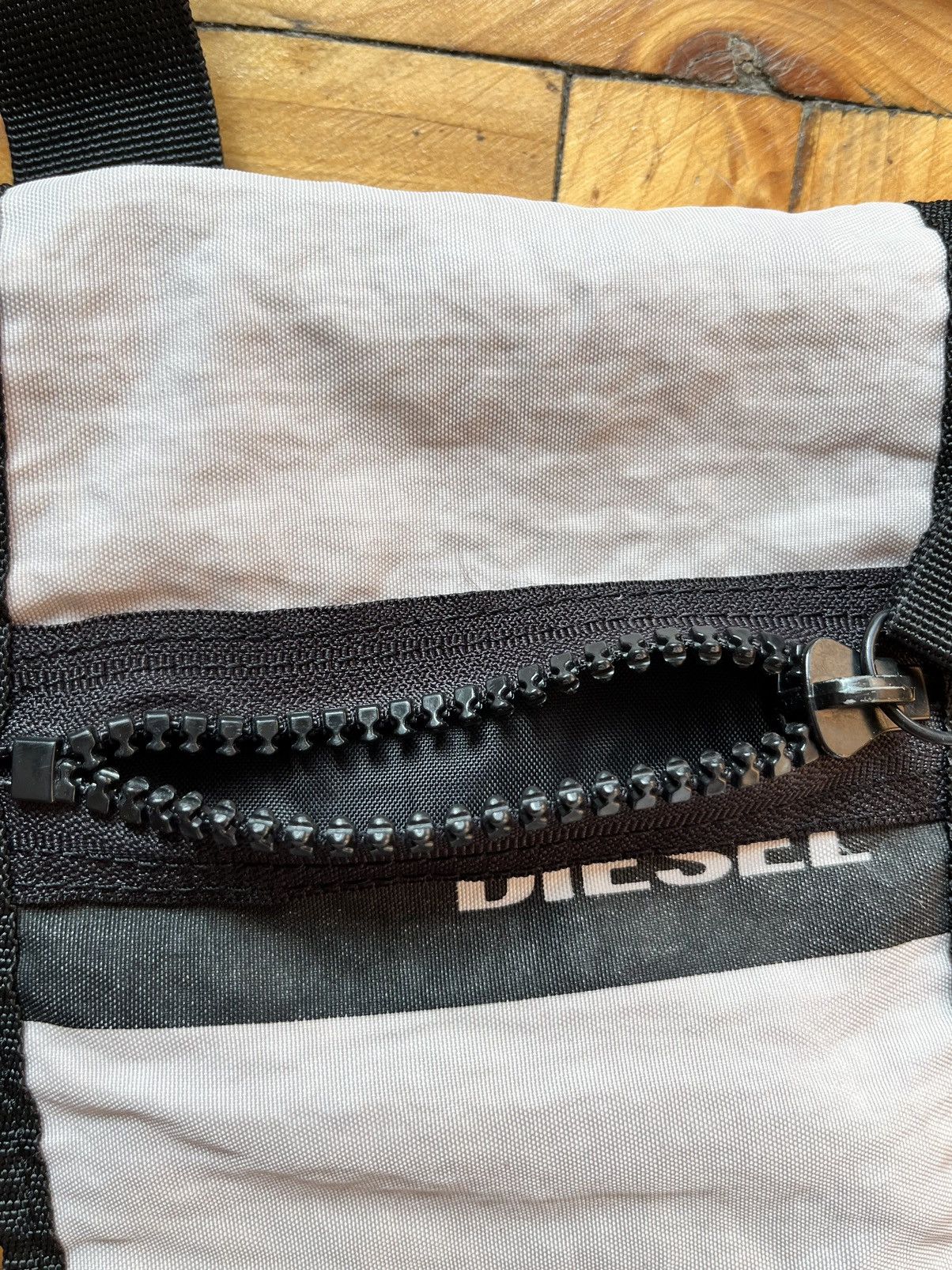 Diesel × Vintage Vintage Diesel Streetwear Nylon Crossbody Bag Size ONE SIZE - 6 Thumbnail