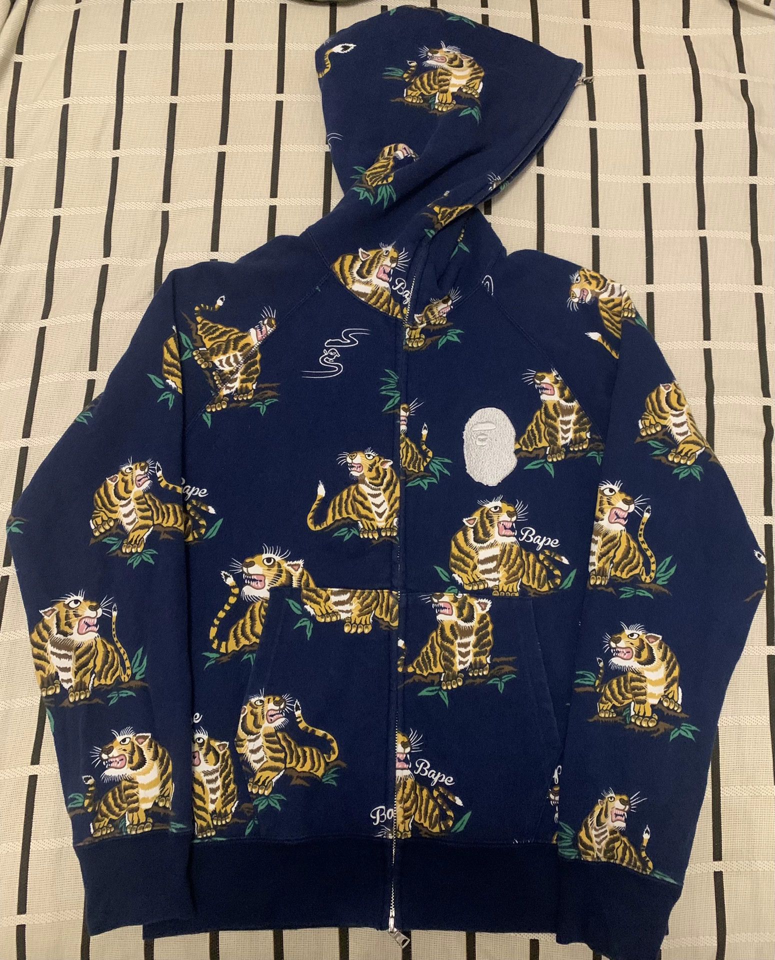 Bape Bape Tiger Hoodie M Men Size US M / EU 48-50 / 2 - 1 Thumbnail