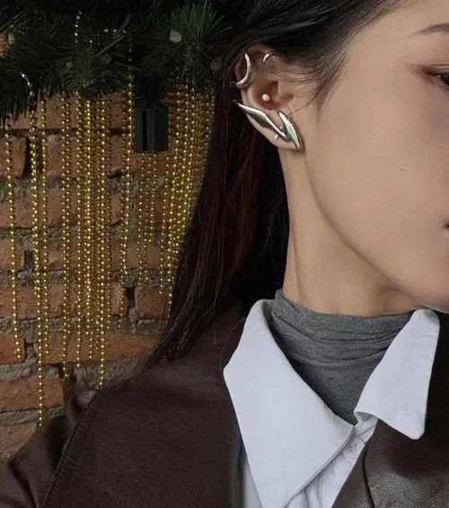 Jewelry Stylish Silver Ear Cuff - Unique Curved Design Size ONE SIZE - 4 Thumbnail