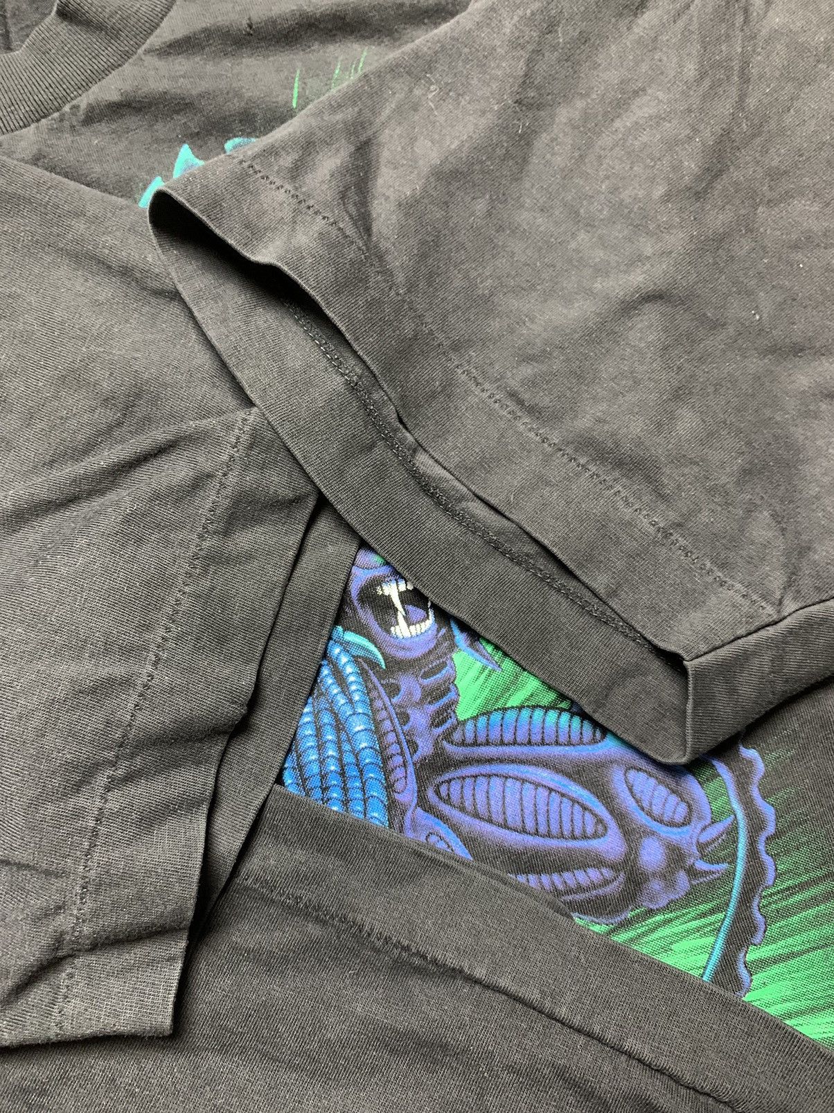 Vintage Vintage distressed Aliens Movie over print graphic t shirt Size US XL / EU 56 / 4 - 12 Thumbnail