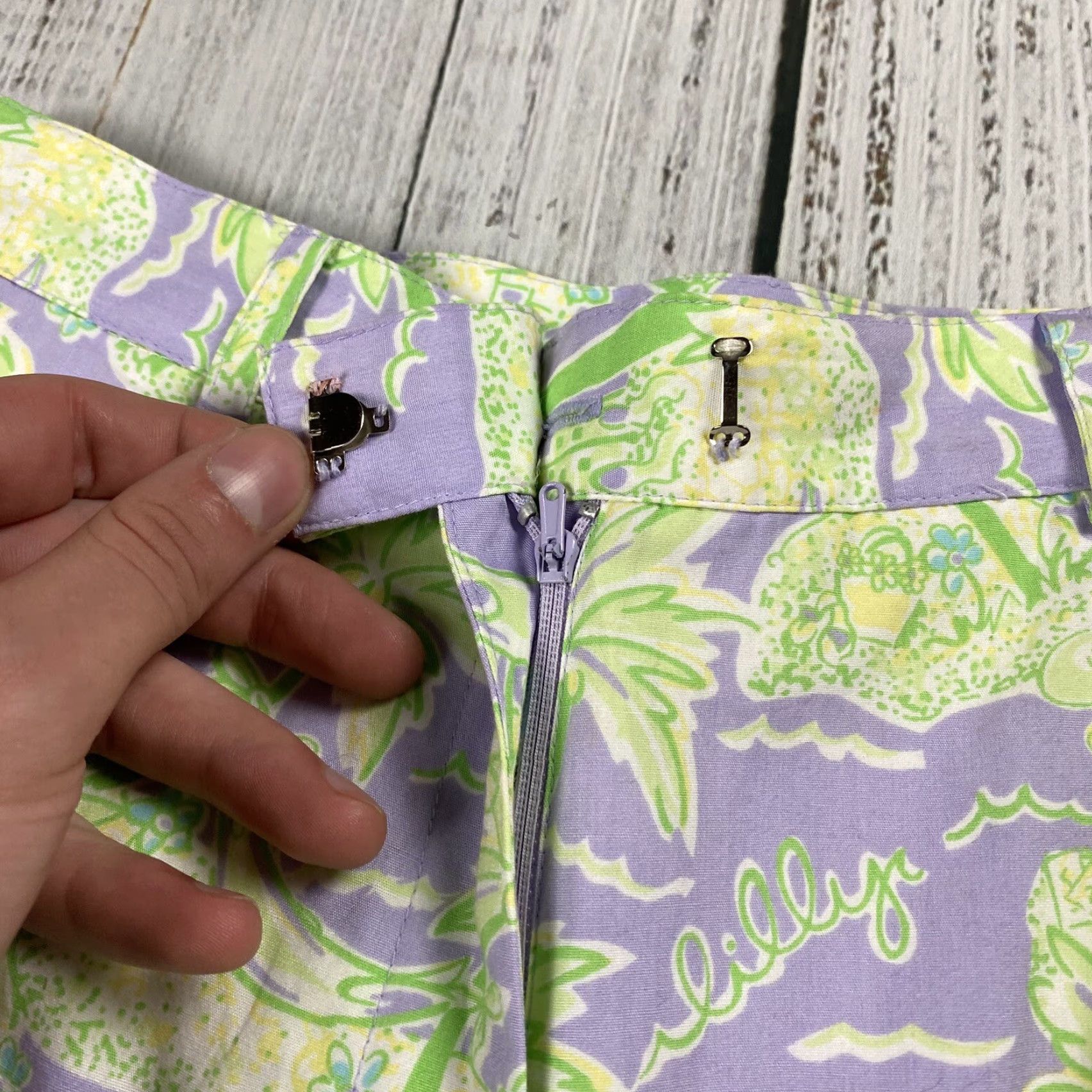 Lilly Pulitzer VTG LILLY PULITZER WALK SHORTS Shirt Women 6 Purple Floral Cabana Palm Beach Tropical 90s? (adjust by context) Size 28" / US 6 / IT 42 - 3 Thumbnail