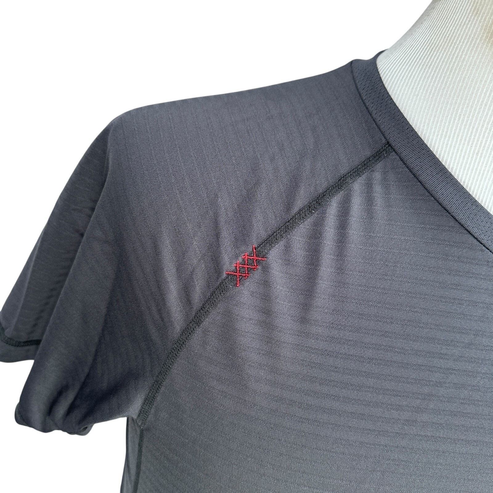 Rhone Rhone Sentry T-Shirt Men S Gray Short Sleeve V-Neck Athletic Size US S / EU 44-46 / 1 - 2 Thumbnail