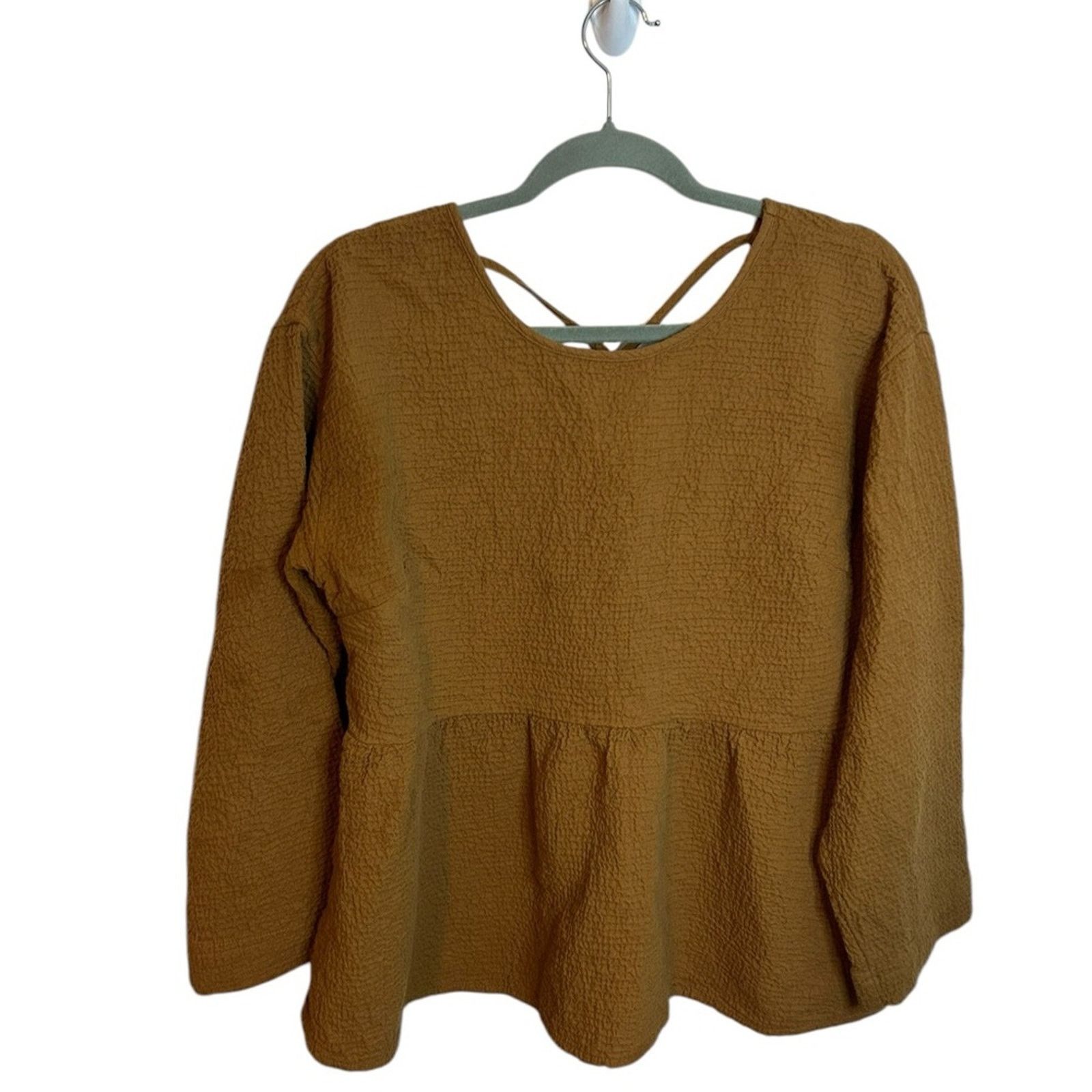 Madewell Madewell Tan Textured Open Back Peplum Top Size M / US 6-8 / IT 42-44 - 1 Thumbnail