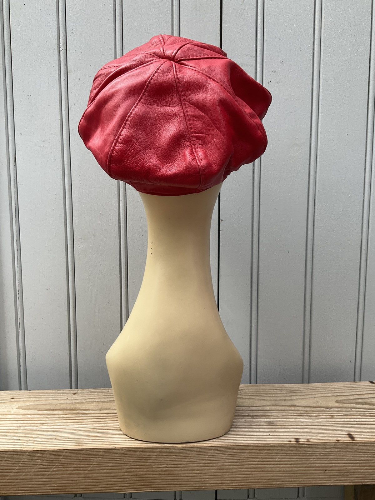 Vintage 90's beret in red leather Size ONE SIZE - 5 Thumbnail