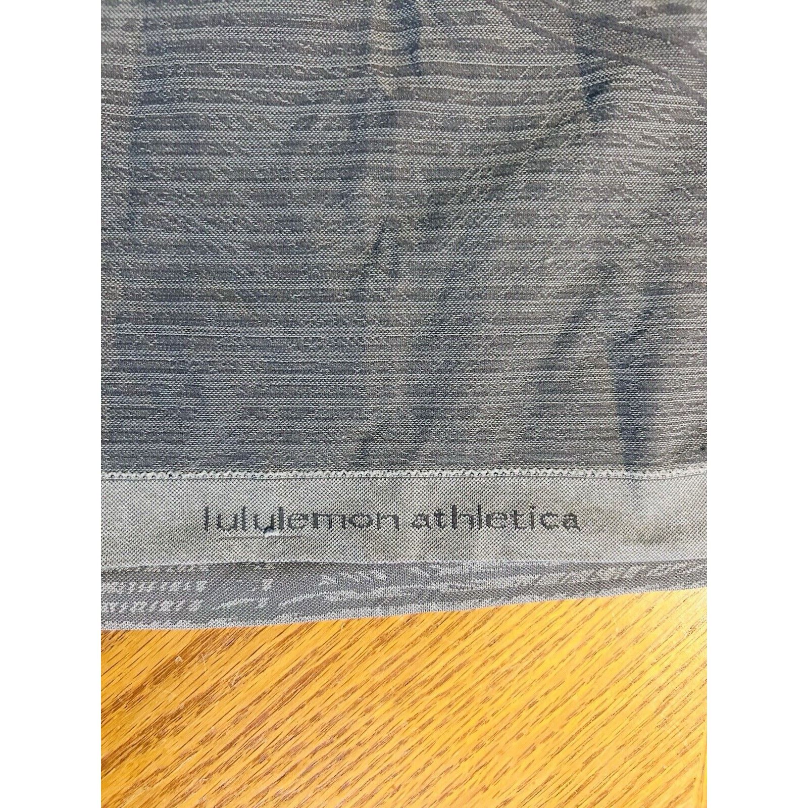 Lululemon Lululemn Shirt Wmn 12 Gry Run Swift Tech Shirt Feathr Pattrn Size XL / US 12-14 / IT 48-50 - 10 Thumbnail