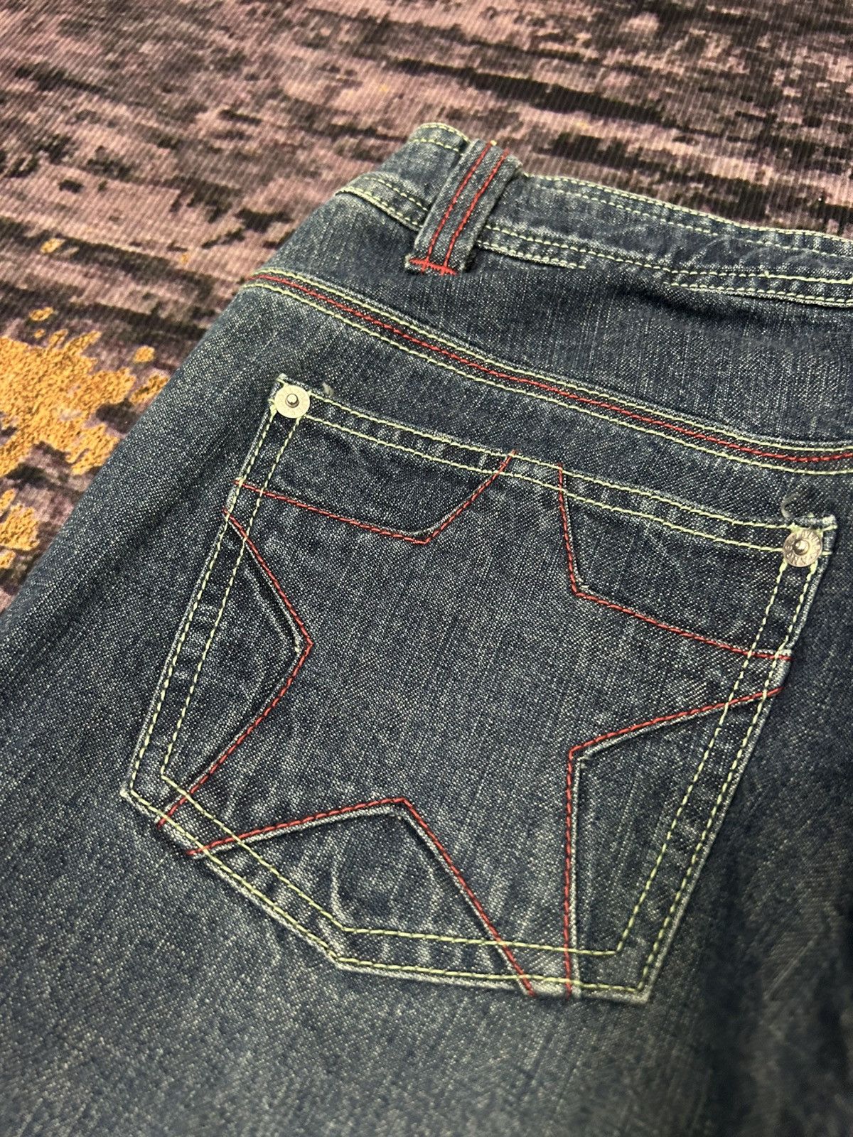 Angel Blue Vintage Angel Blue One Star Pocket Back Wash Flare Jeans Size US 29 - 11 Thumbnail