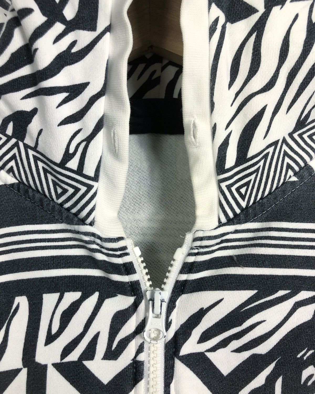 O'Neill × Vintage Rare Vintage Oneill Surf All Over Print Hoodie Size US L / EU 52-54 / 3 - 11 Thumbnail