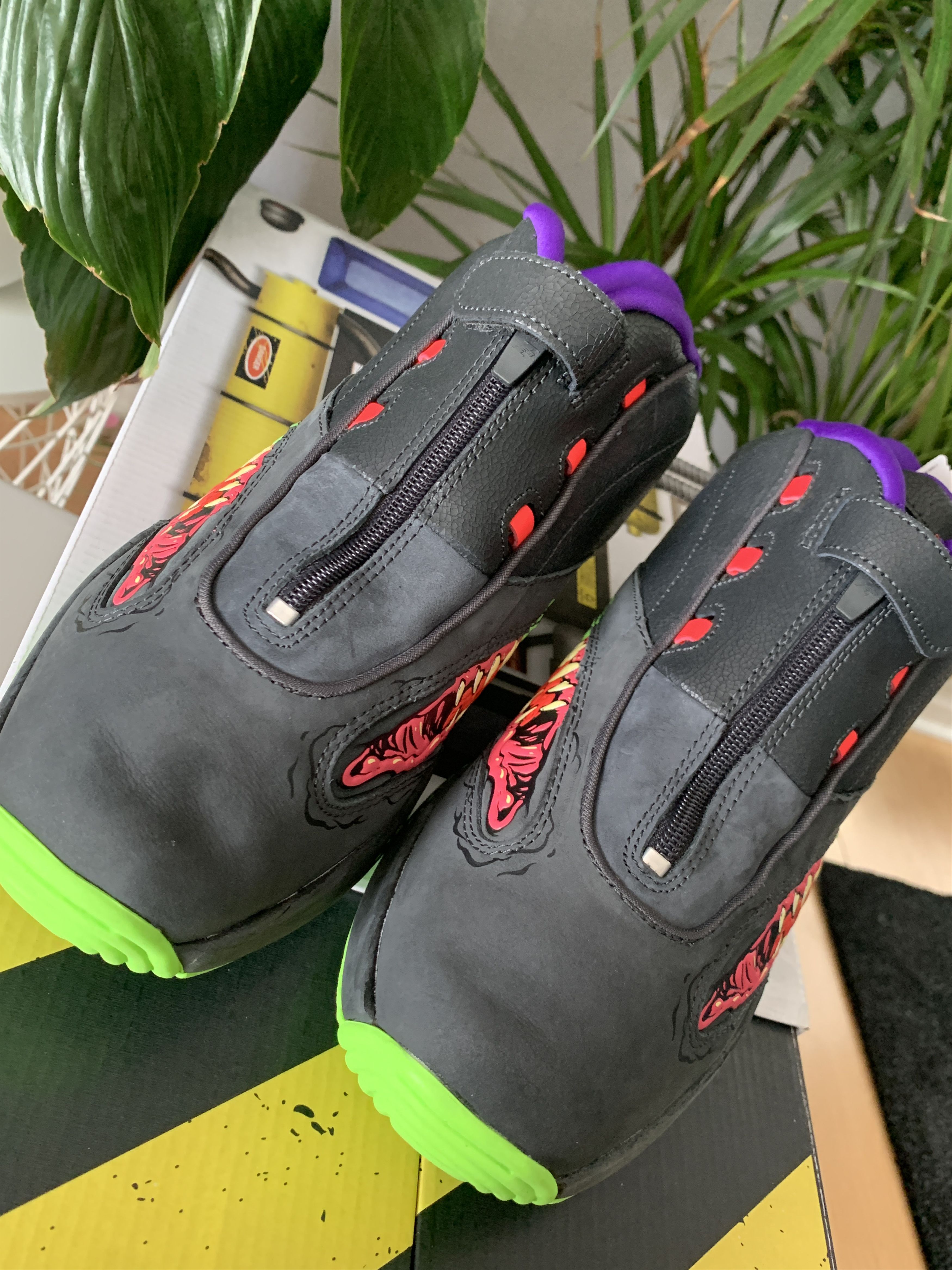 Reebok reebok x ghostbusters answer IV size 10.5 Size US 10.5 / EU 43-44 - 14 Thumbnail