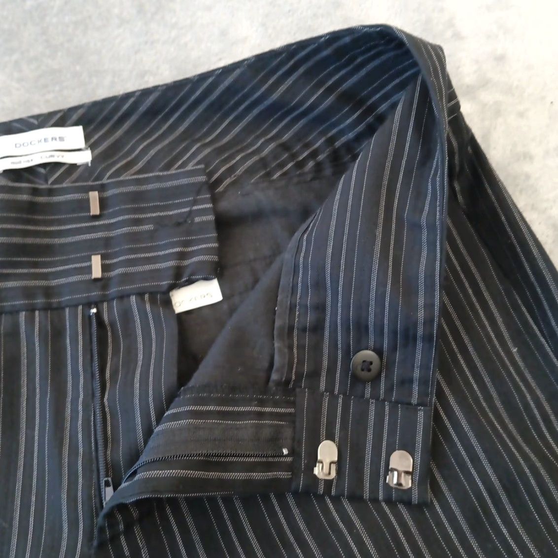 Dockers **DRESS PANTS BLACK ZIP STRIPED WOMENS SIZE 8 ALTERED HEM** User: Dress Pants Black Zip Striped Women's Size 8 Altered Hem Size 30" / US 8 / IT 44 - 4 Thumbnail