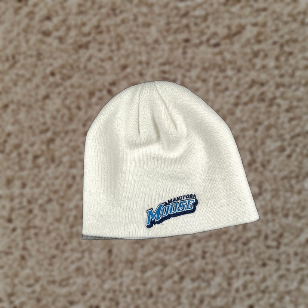 Vintage Manitora Moose Beanie Toque Adult One Size White Knit 100% Acrylic Ski Size ONE SIZE - 1 Thumbnail