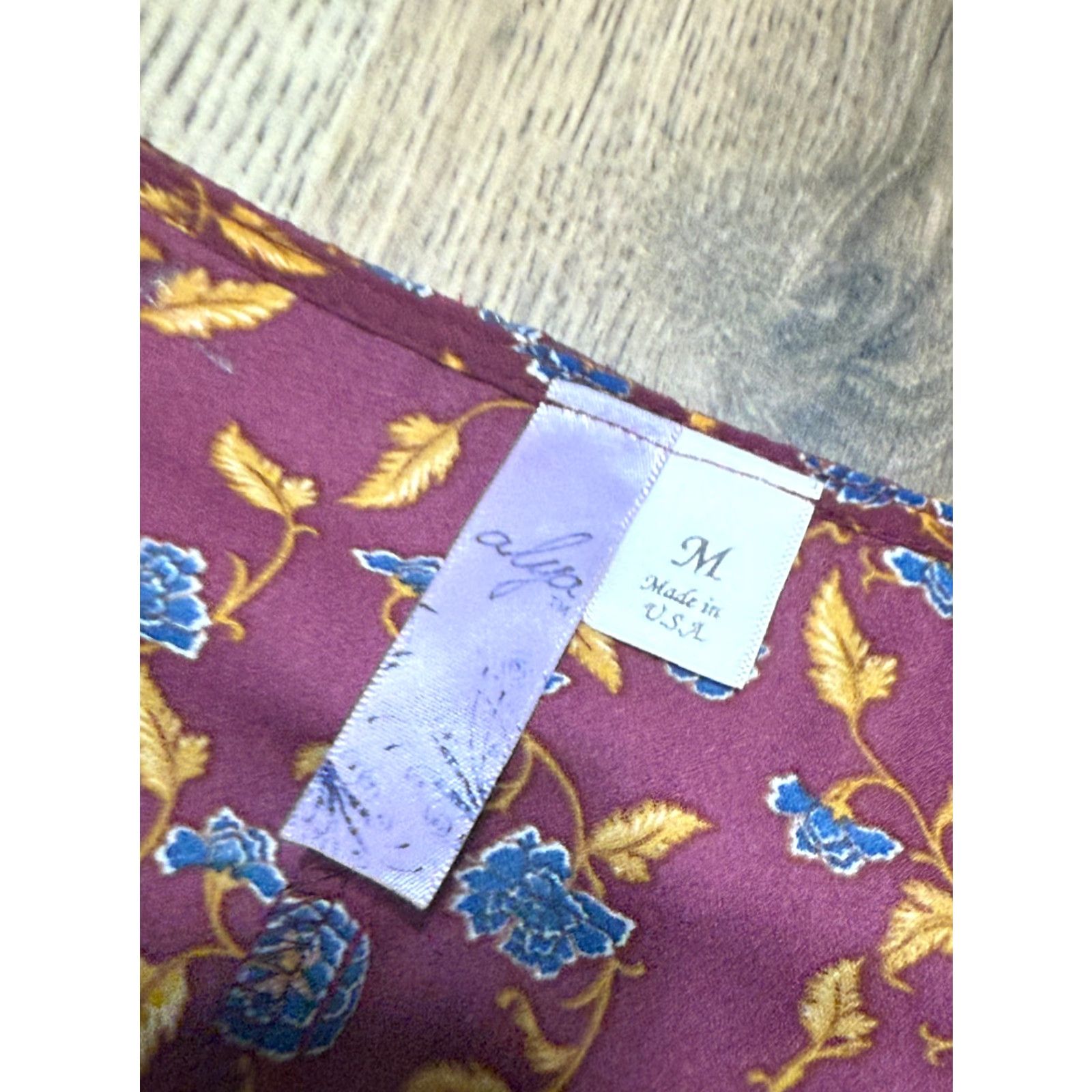 Vintage Alya Romper Women’s M Purple Long Sleeve V-Neck Floral Shorts One-Piece Romper; Casual, Modern, Fall Spring Summer; Regular Fit; Brand Alya Size M / US 6-8 / IT 42-44 - 5 Thumbnail