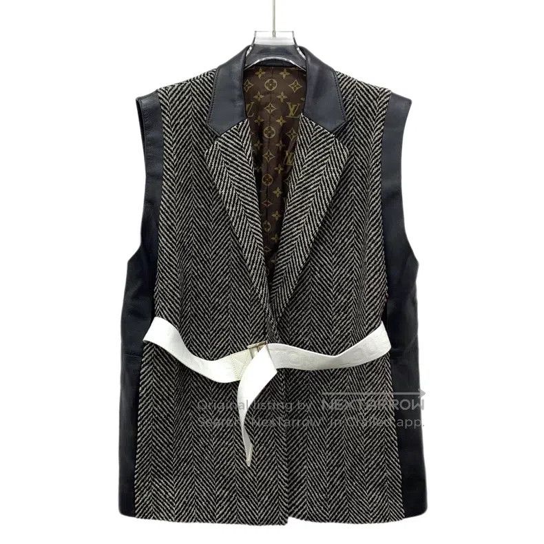 Louis Vuitton Louis Vuitton 24 color-block inside logo presbyopic full p Size US XS / EU 42 / 0 - 1 Thumbnail