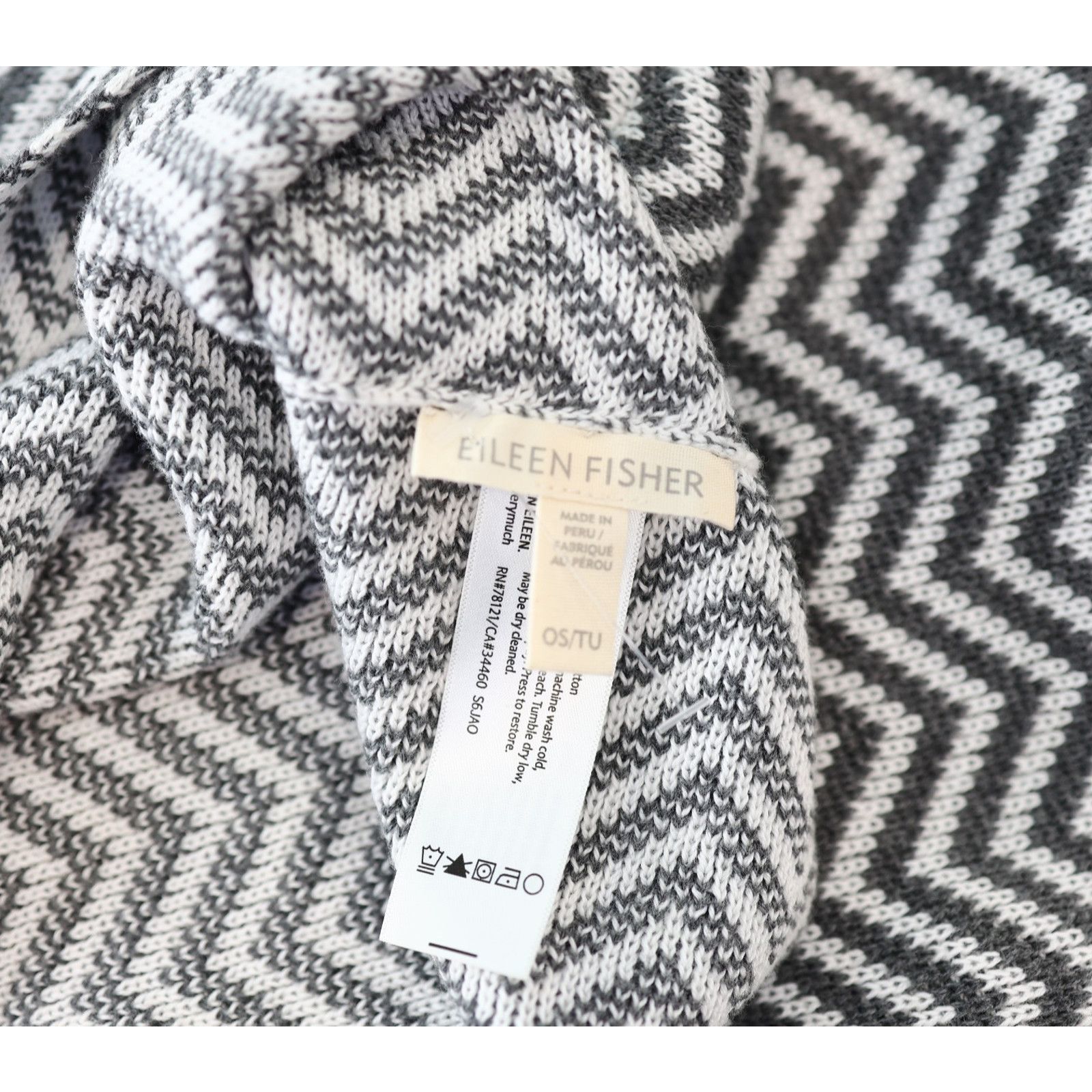 Eileen Fisher NWoT EILEEN FISHER Gray White Chevron Knit Infinity Scarf Size ONE SIZE - 4 Thumbnail