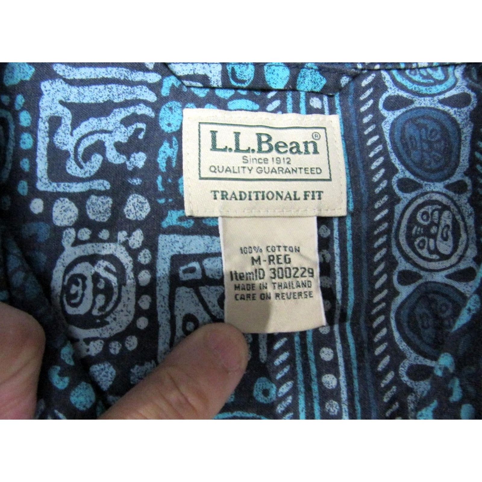 Vintage VINTAGE L.L. Bean Shirt Mens M Geometric Hawaiian Short Sleeve Blue Green Casual Mens Accessories? Size US M / EU 48-50 / 2 - 2 Thumbnail