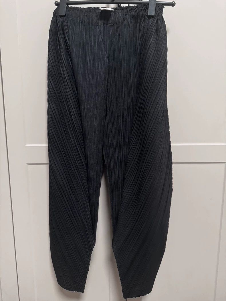 Issey Miyake Issey Miyake size:1 Black pleated trousers Size 31" - 1 Thumbnail