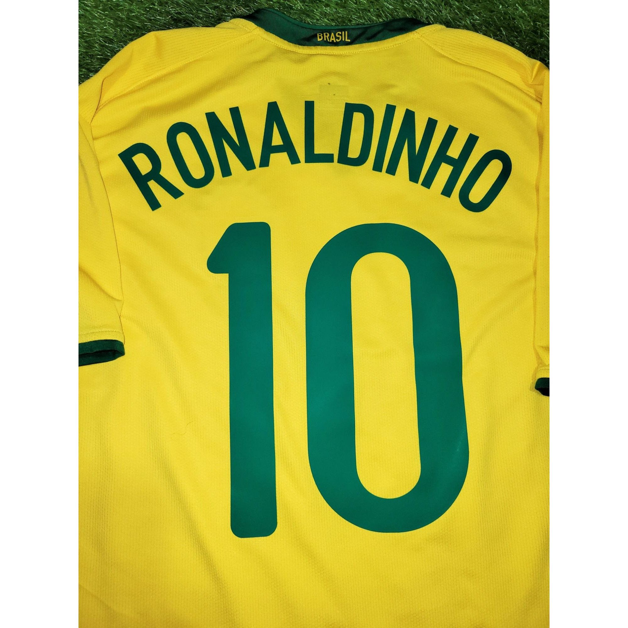 Nike Ronaldinho Nike Brazil 2008 Home Soccer Jersey Shirt L Size US L / EU 52-54 / 3 - 4 Thumbnail