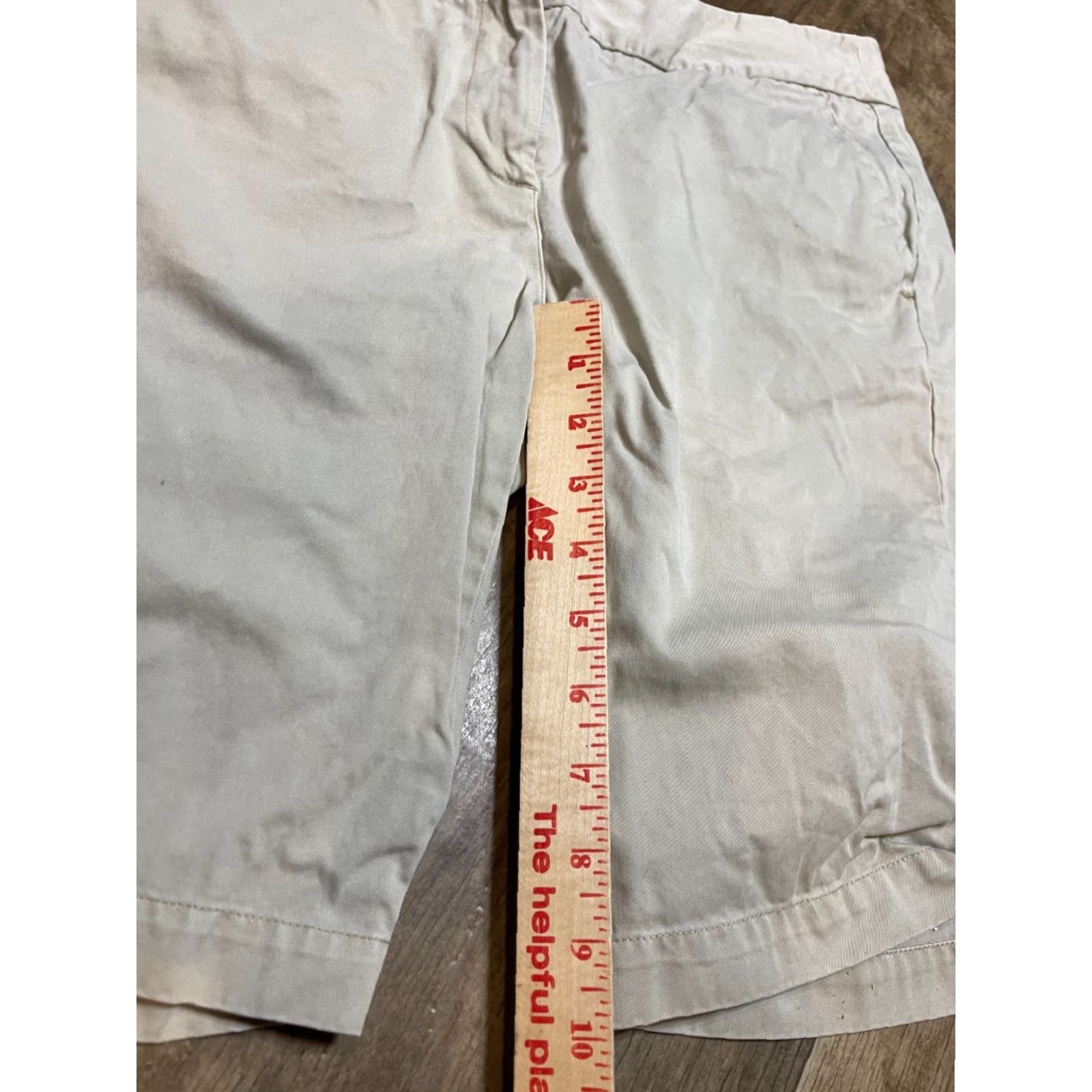 Tommy Bahama Tommy Bahama Shorts Womens Size 6 Beige Relaxed Regular 6 Womens George Shorts Mens Size 32 Gray missinin a bottom Size 28" / US 6 / IT 42 - 3 Thumbnail