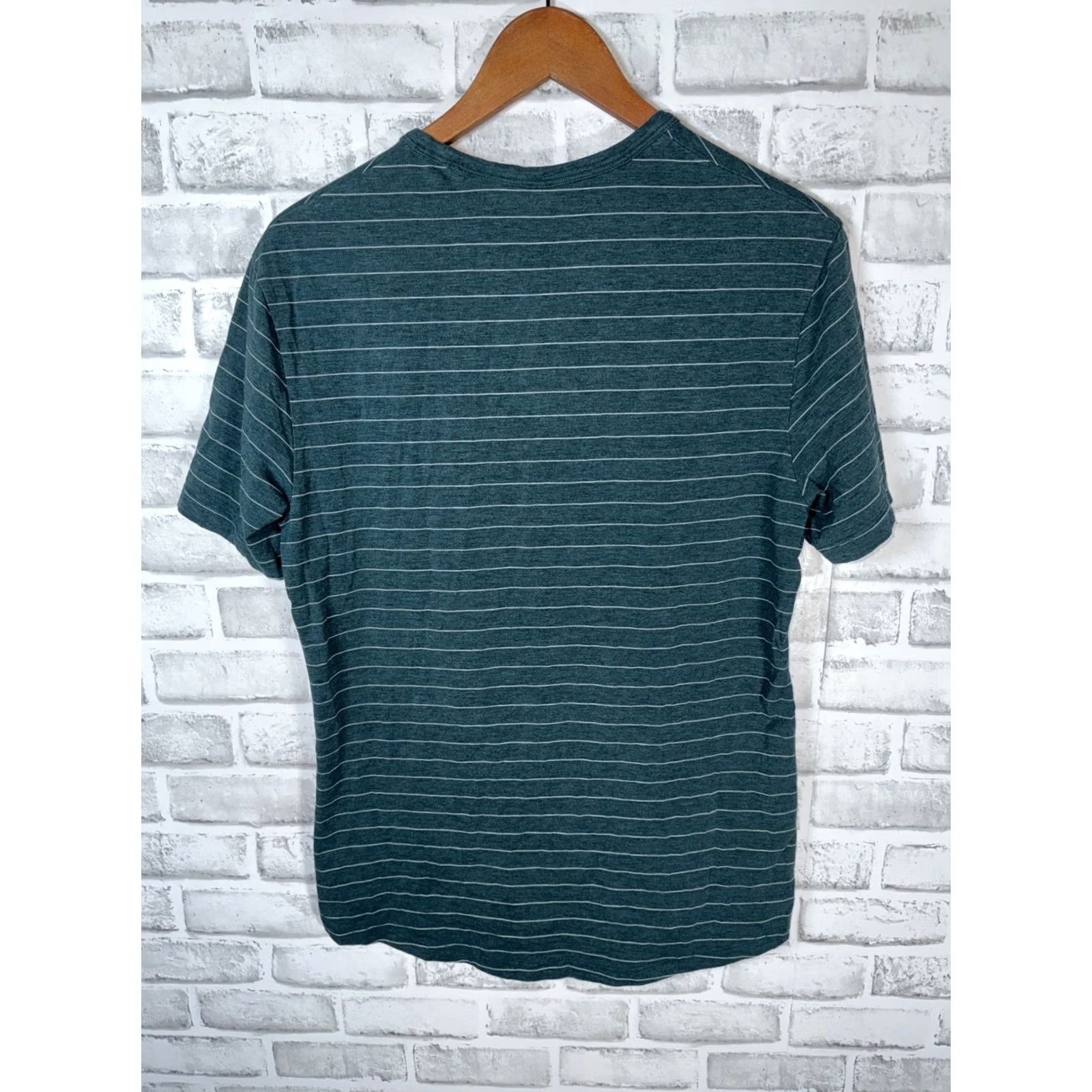 Lululemon Lululemon Short Sleeve Crew Neck Green Striped T Shirt Mens M Athletic Activewear Size US M / EU 48-50 / 2 - 7 Thumbnail