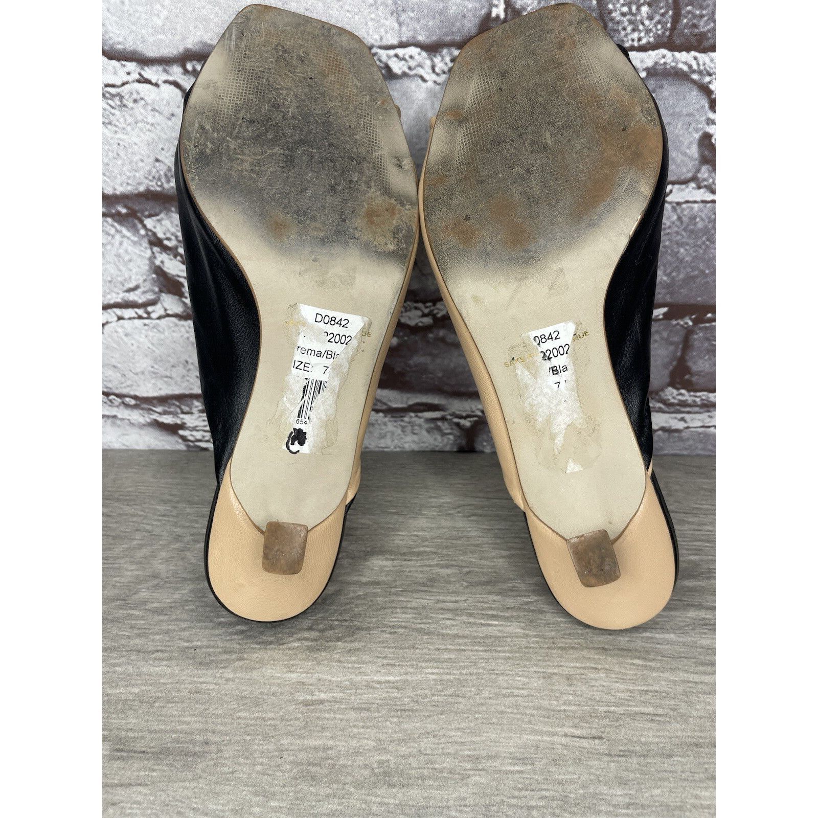 Saks Fifth Avenue Saks Fifth Avenue Tan Black Leather Bow Mule Heels Shoes Wom Size US 7.5 / IT 37.5 - 7 Thumbnail