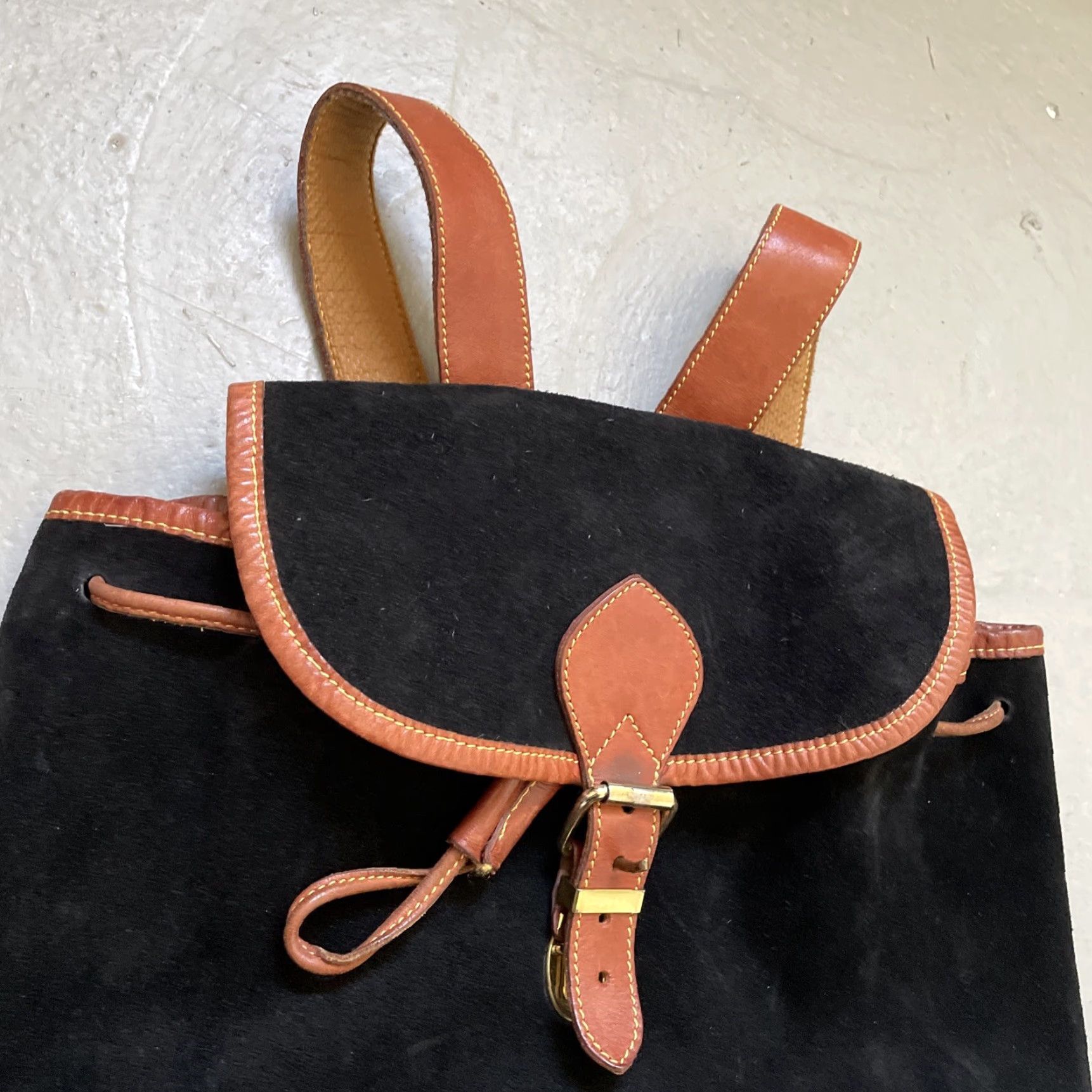 Eddie Bauer VINTAGE Eddie Bauer Suede Leather Rucksack Backpack Travel Canada Unisex Adults Black 90s Classic Backpack Mens Womens Size ONE SIZE - 6 Thumbnail