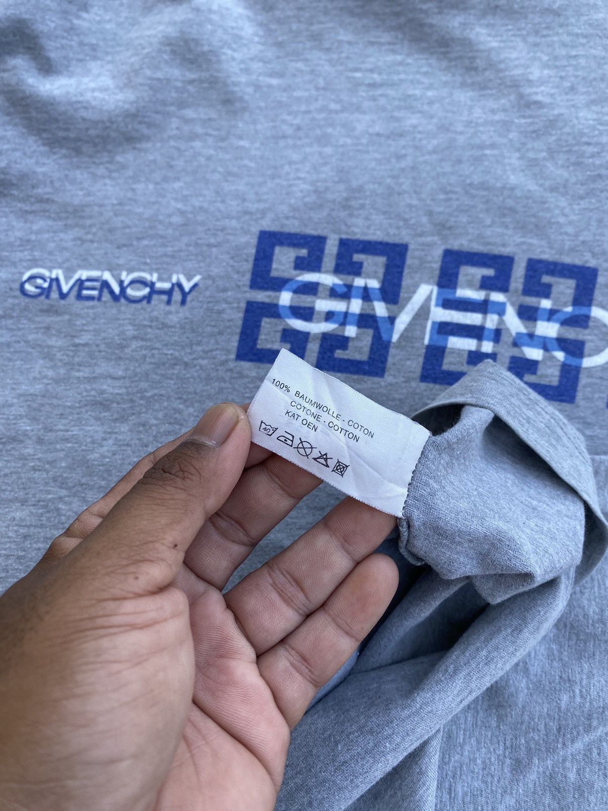 Givenchy Rare Vintage Givenchy Spellout Tshirt Size US L / EU 52-54 / 3 - 12 Thumbnail