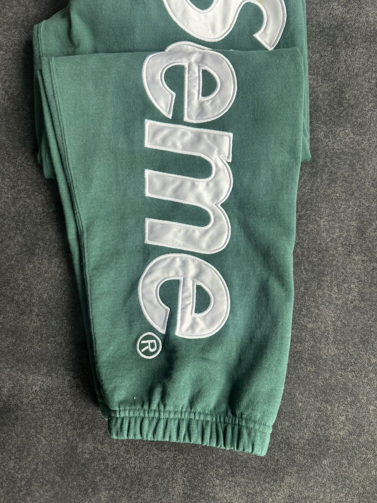 Supreme Supreme Satin Applique Sweatpant - Dark green Size US 30 / EU 46 - 2 Thumbnail