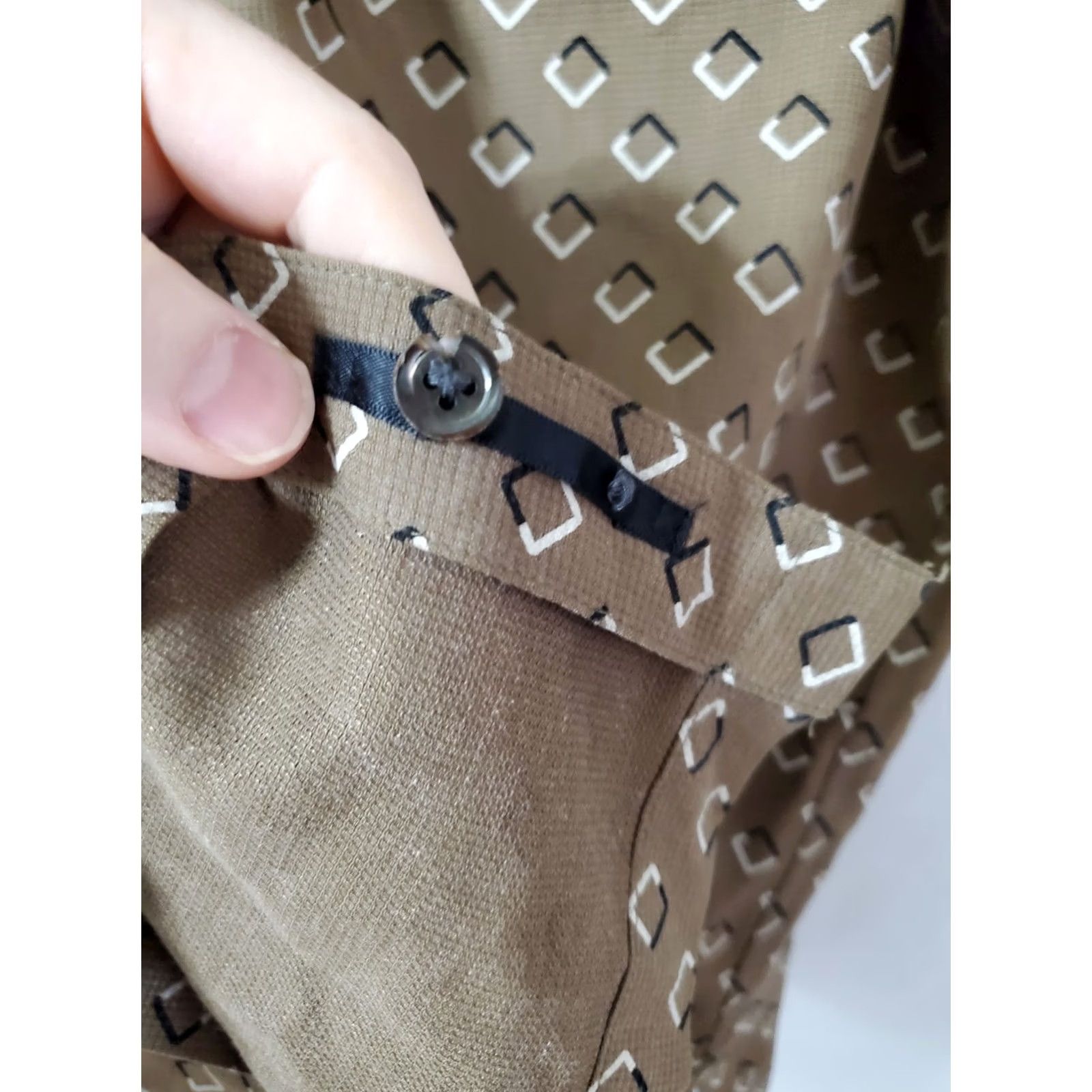 Vintage VINTAGE Silk Brand Shirt Men L Polo Brown Square Design 100% Silk Button-Front Short Sleeve Geometric Shapes Casual Travel Summer Spring Mens Size US L / EU 52-54 / 3 - 6 Thumbnail