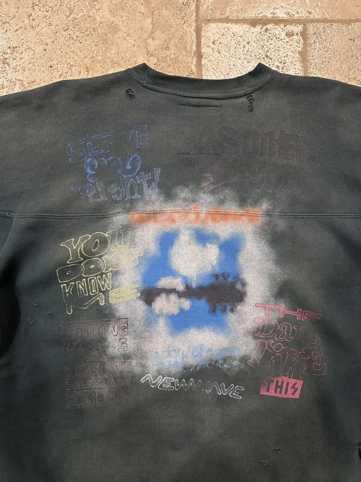 Maison MIHARA YASUHIRO Maison Mihara Yasuhiro MMY FW22 Dance Bear Graffiti Crewneck Size US M / EU 48-50 / 2 - 15 Thumbnail