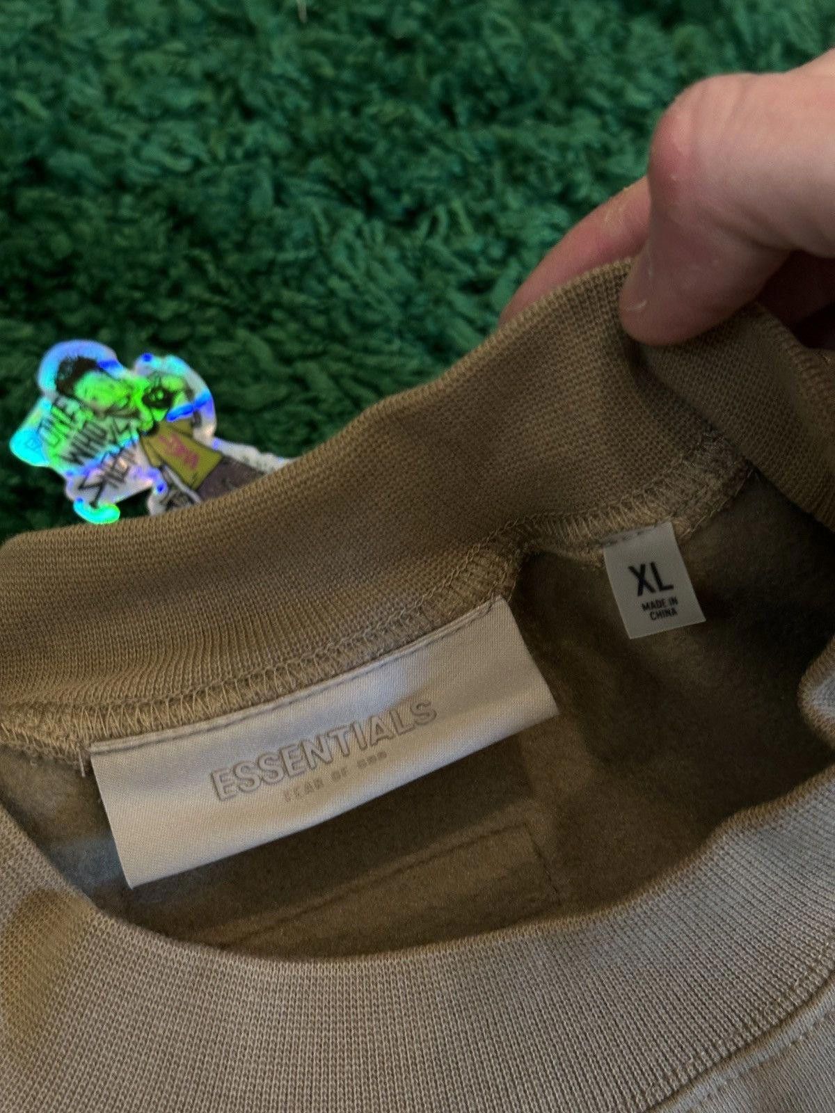 Fear of God Fear of God Essentials Relaxed Crewneck Oak Size XL Size US XL / EU 56 / 4 - 7 Thumbnail