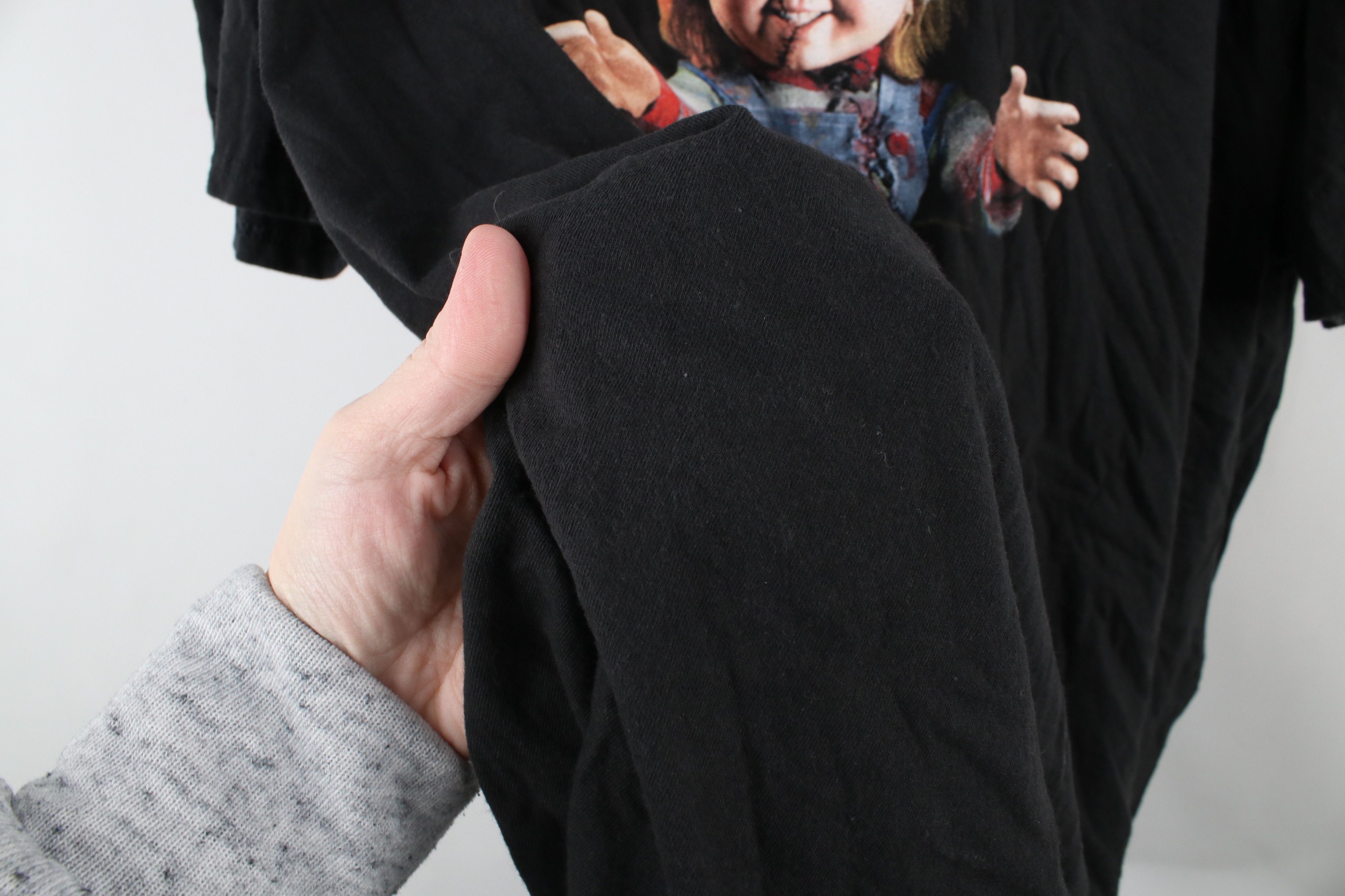 Vintage Vintage Y2K Halloween Chucky Free Hugs Horror Movie T-Shirt Size US XXL / EU 58 / 5 - 9 Thumbnail