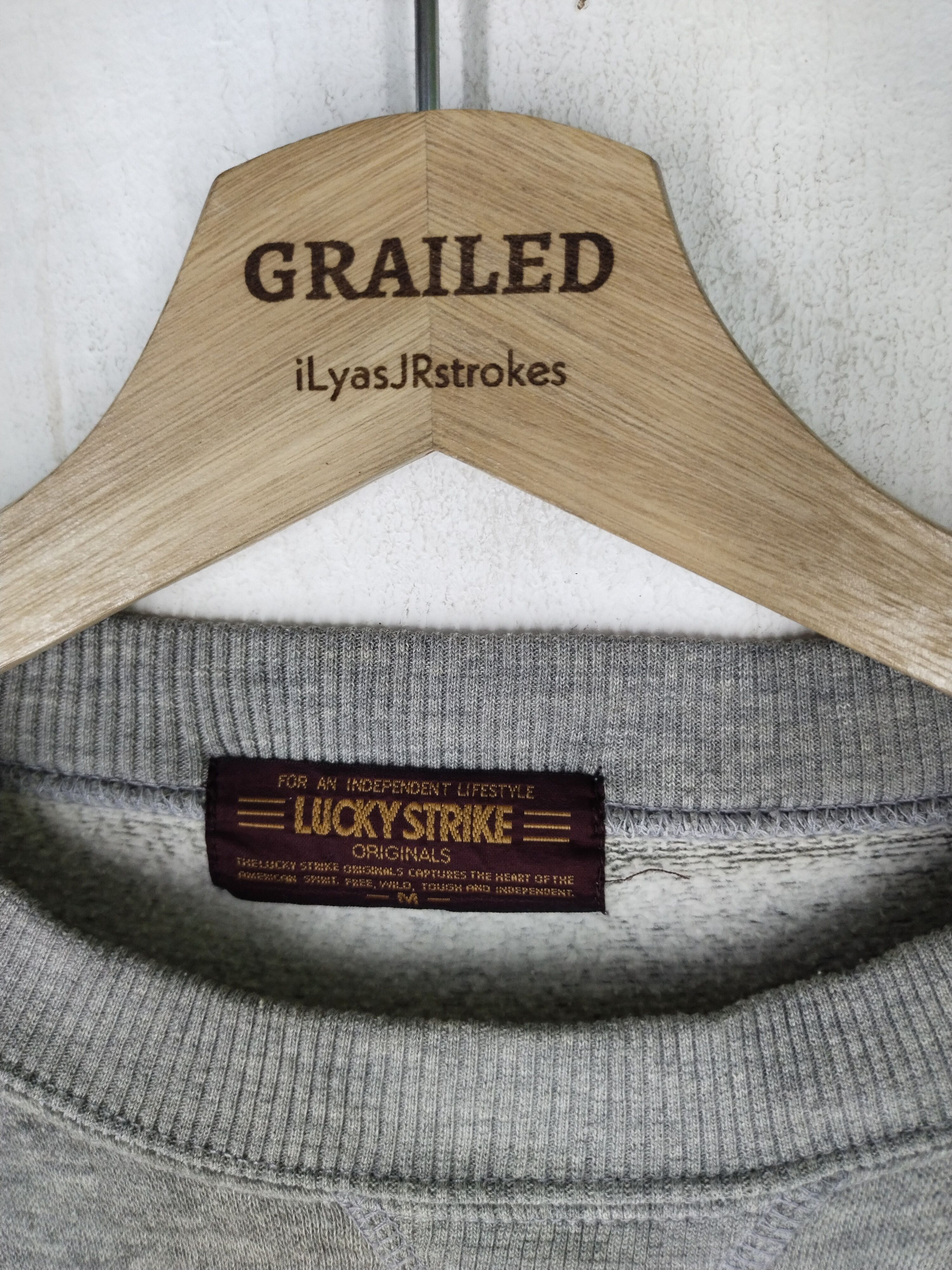 Vintage Vintage Lucky Strike Embroidered Baggy Sweatshirt Size US M / EU 48-50 / 2 - 11 Thumbnail