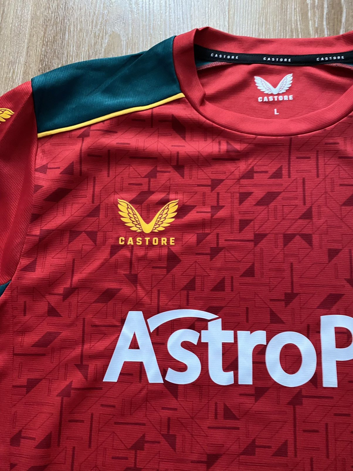 Castore Wolverhampton 2024 jersey Size L football shirt Size US L / EU 52-54 / 3 - 2 Thumbnail