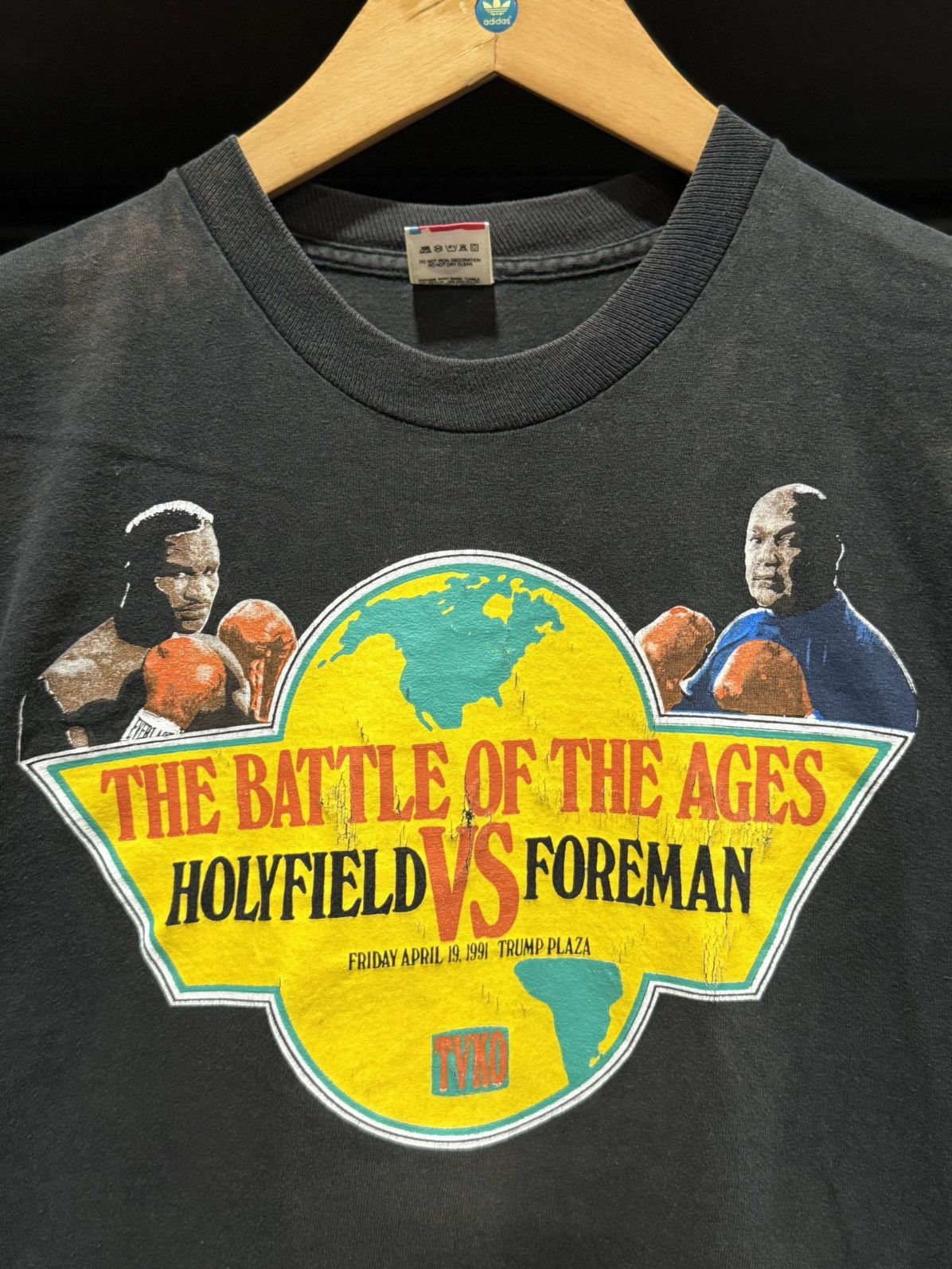 UFC × Vintage × WWF Vintage 90s Boxing Holyfield Vs Roreman Sun Faded Tee Size US M / EU 48-50 / 2 - 2 Thumbnail