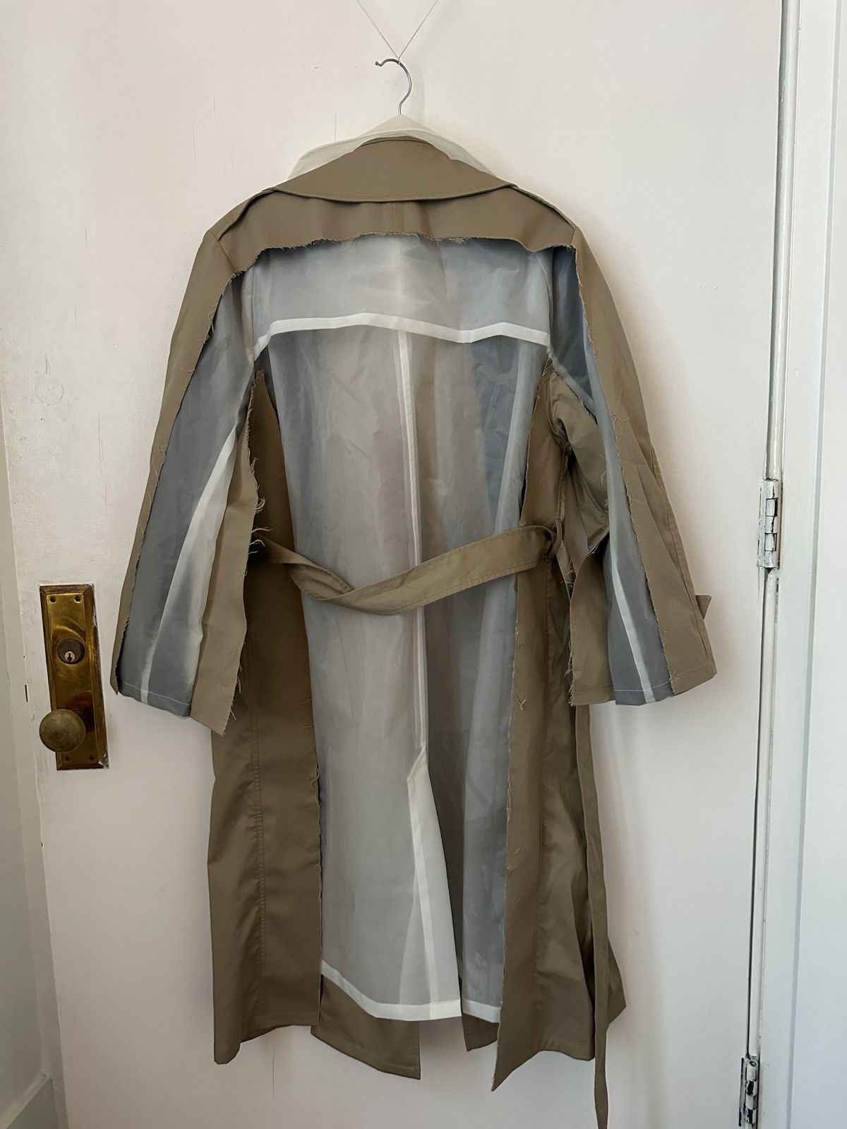 Vetements $2700 Vetements Tan Trench Coat, Cut Out Back Size XS / US 0-2 / IT 36-38 - 1 Thumbnail