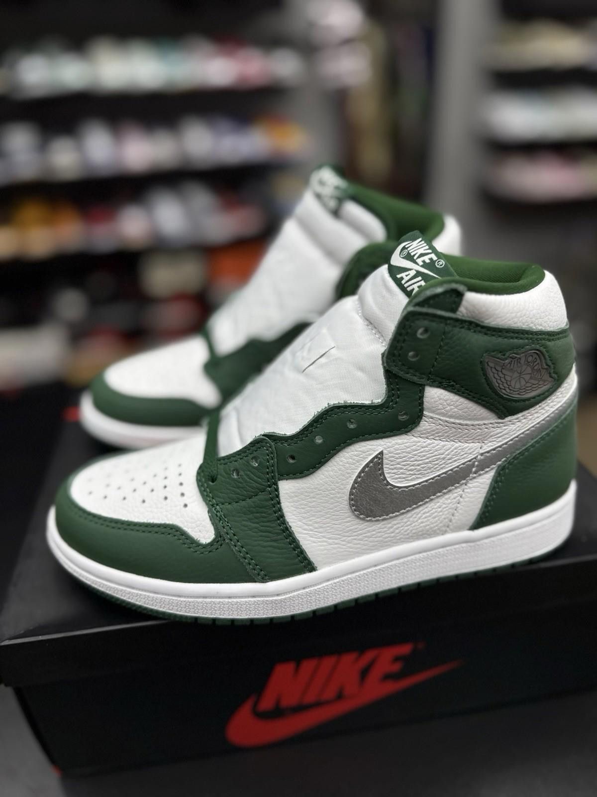 Jordan Brand Air Jordan 1 Retro High Og Gorge Green DZ5485-303 6.5M New Size US 6.5 / EU 39-40 - 4 Thumbnail