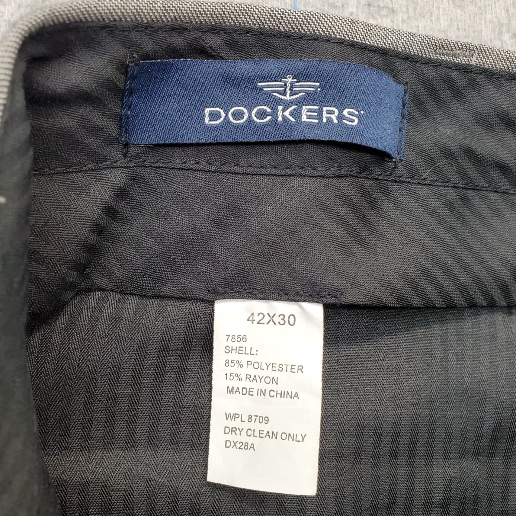 Dockers Dockers Mens Gray Pleated Dress Pant 42x30 Regular Fit Straight Cuffed Size US 42 / EU 58 - 7 Thumbnail