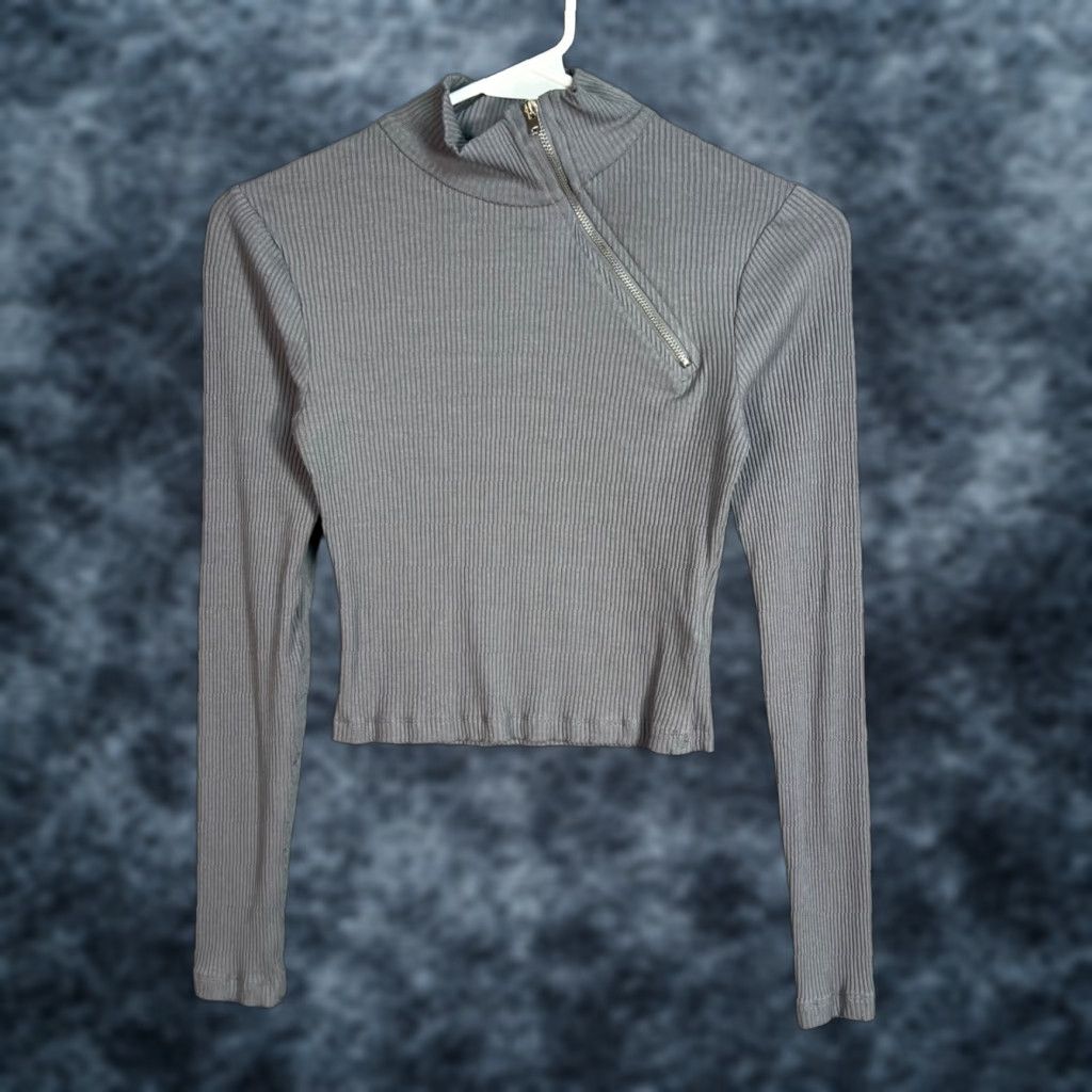 Vintage VINTAGE NA-KD Women Top Shirt XXS Grey Cropped Long Sleeve Zip Detail Womens Light Knit 90s/2000s Style Size XXS / US 00 / IT 34 - 1 Thumbnail