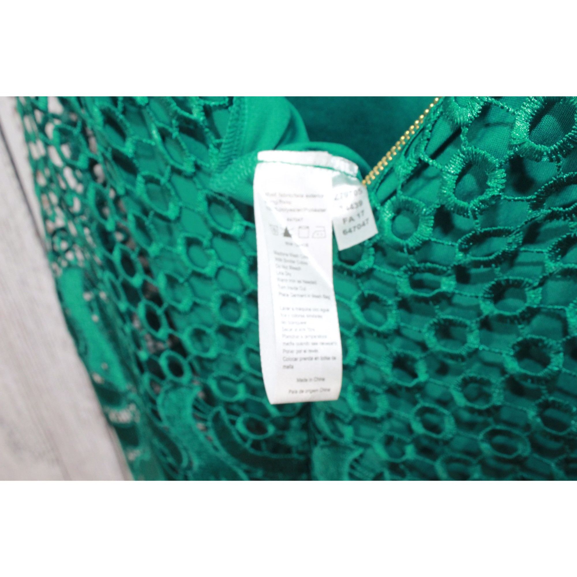 Venus Venus Green Lace V-Neck Mid Length Dress Size 2 Size XS / US 0-2 / IT 36-38 - 9 Thumbnail