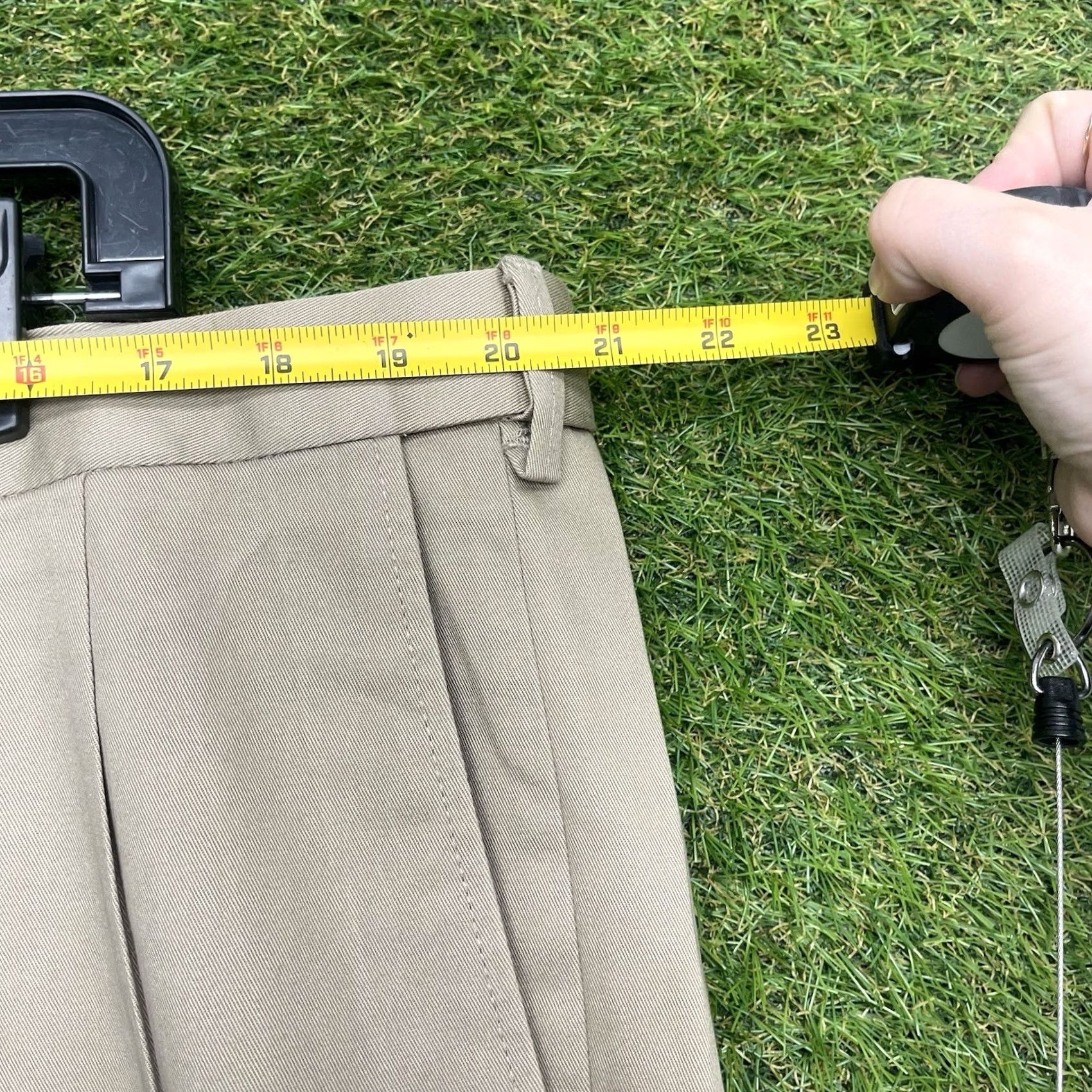 Haggar Haggar Classic Pants Mens 40x32 Pleated Gabardine Tan Slacks NWT Dress Pants Straight Front Modern Comfort Size US 40 / EU 56 - 4 Thumbnail