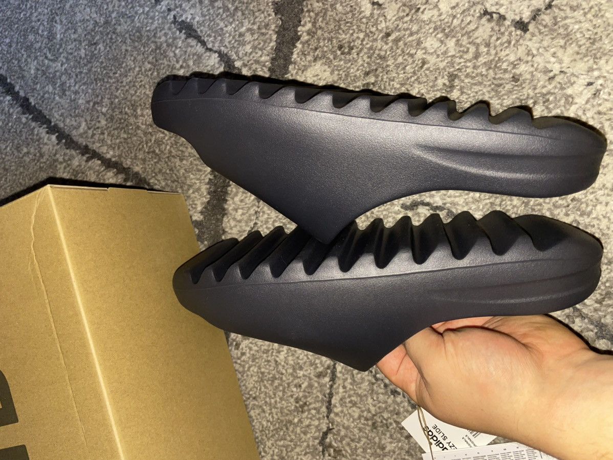 Yeezy Yeezy Slides Onyx US11/EU46 Size US 11 / EU 44 - 5 Thumbnail
