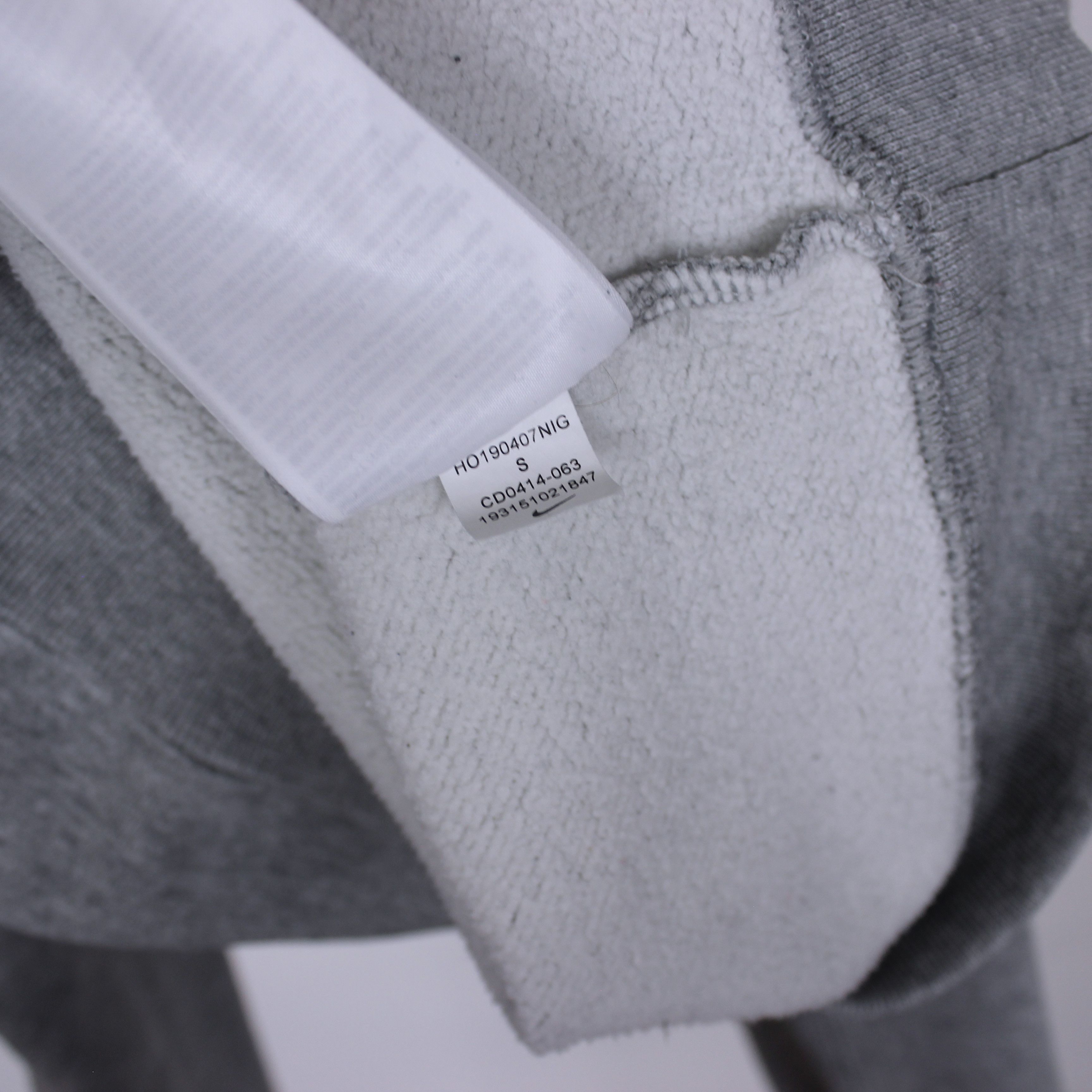 Nike Nike Logo Embroidered Round Neck Pullover light grey CD041 Size US S / EU 44-46 / 1 - 10 Thumbnail