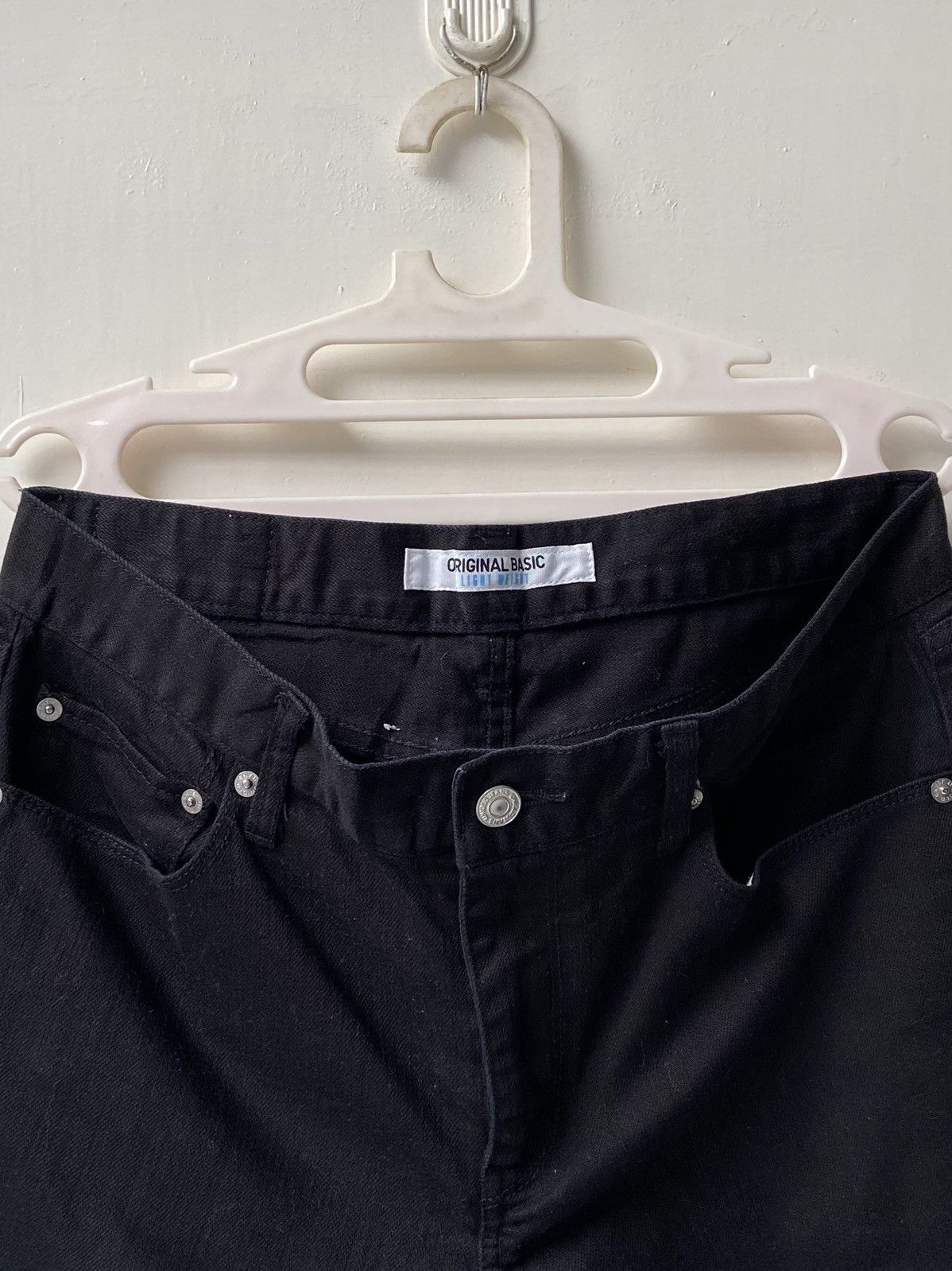 Uniqlo UNIQLO Original Basic Light Weight Black Pants Size US 31 - 13 Thumbnail