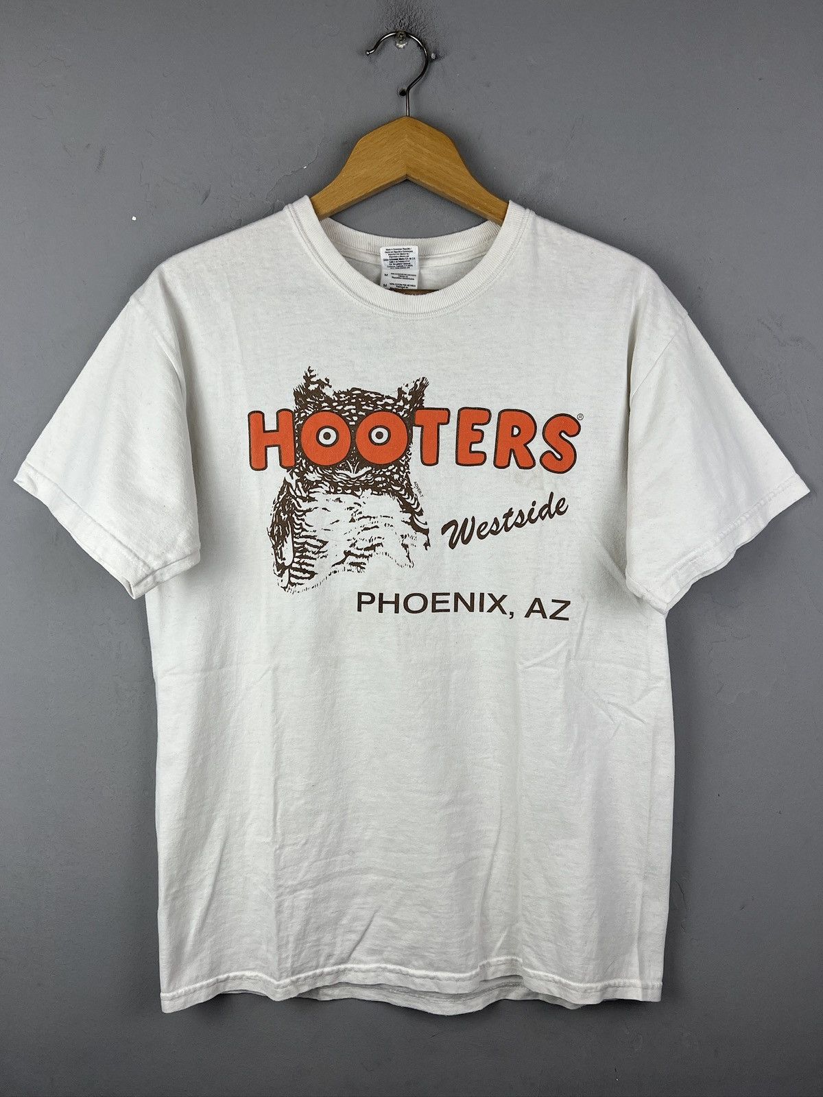 Vintage Vintage 2000s Hooters Westside Phoenix, AZ Licensed Adver-T Size US M / EU 48-50 / 2 - 1 Thumbnail